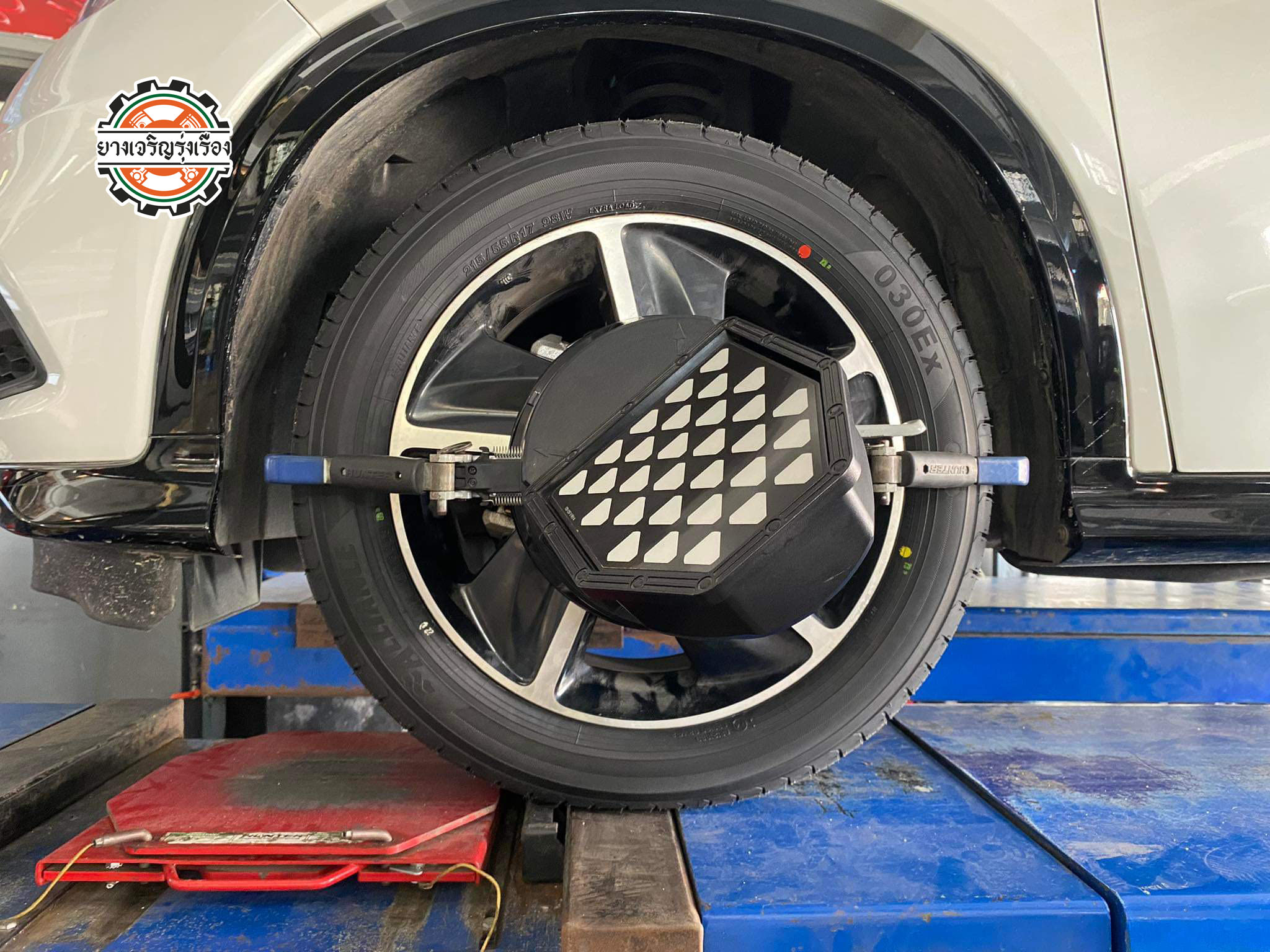 HONDA HRV เปลี่ยนยางรถยนต์ ขอยางผลิตญี่ปุ่น [+] ALLIANCE/AL30 030EX 98V *JAPAN (BY YOKOHAMA) ขนาด 215/55R17 𝙊𝙪𝙧 𝙎𝙚𝙧𝙫𝙞𝙘𝙚 บริการทางร้านเรารับทำอะไรบ้าง 🔧 ติดตั้งยางแบบไร้รอย 100% 🔧 บริการสลับยาง ตามอายุ 🔧 มียางรถยนต์ทุกยี่ห้อให้เลือกซื้อ 🔧 เช็คช่วงล่าง แก้ปัญหาให้ตรงจุด 🔧 บริการล้างลิ้นปีกผีเสื้อ 🔧 บริการเช็คระยะรถยนต์ 🔧 เปลี่ยนถ่ายของเหลวทั้งระบบ 🔧 ตั้งศูนย์ด้วยเครื่อง HUNTER นำเข้าจาก USA สอบถามข้อมูลเพิ่มเติม หรือนัดหมายเข้ารับบริการ Tel : 08-6569-1915 Tel : 08-6544-5963 Line id : @88rw Tiktok : https://www.tiktok.com/@88rwycrr Youtube : https://youtube.com/@88rw Facebook : https://www.facebook.com/88rwtire Location : https://goo.gl/maps/HrNUAZXPN94KvxZ98?coh=178573&entry=tt #รถยนต์มีปัญหาไม่รู้ต้องแก้ตรงไหน ทางเรายินดี ตรวจหาปัญหาและหาวิธีแก้ บอกลูกค้าก่อนลงมือทำเสมอราคาเป็นธรรมไม่เอาเปรียบ สบายใจคุณลูกค้า ---------------------------------- ดูแลให้คำปรึกษาทุกปัญหาคาใจ ไม่ทิ้งลูกค้า มีบริการหลังการขาย 【ให้ผู้เชี่ยวชาญของเรา ดูแลรถคุณ】 ร้านยางเจริญรุ่งเรือง ยินดีต้อนรับครับ ---------------------------------- #โช๊คอัพรถยนต์ #monroe #yss #kayaba #profender #ร้านยางเจริญรุ่งเรือง #นนทบุรี #งามวงศ์วาน #amsfix #บริการช่วงล่างรถยนต์ #ซ่อมบำรุงช่วงล่าง #เซทอัพโช๊คอัพรถยนต์