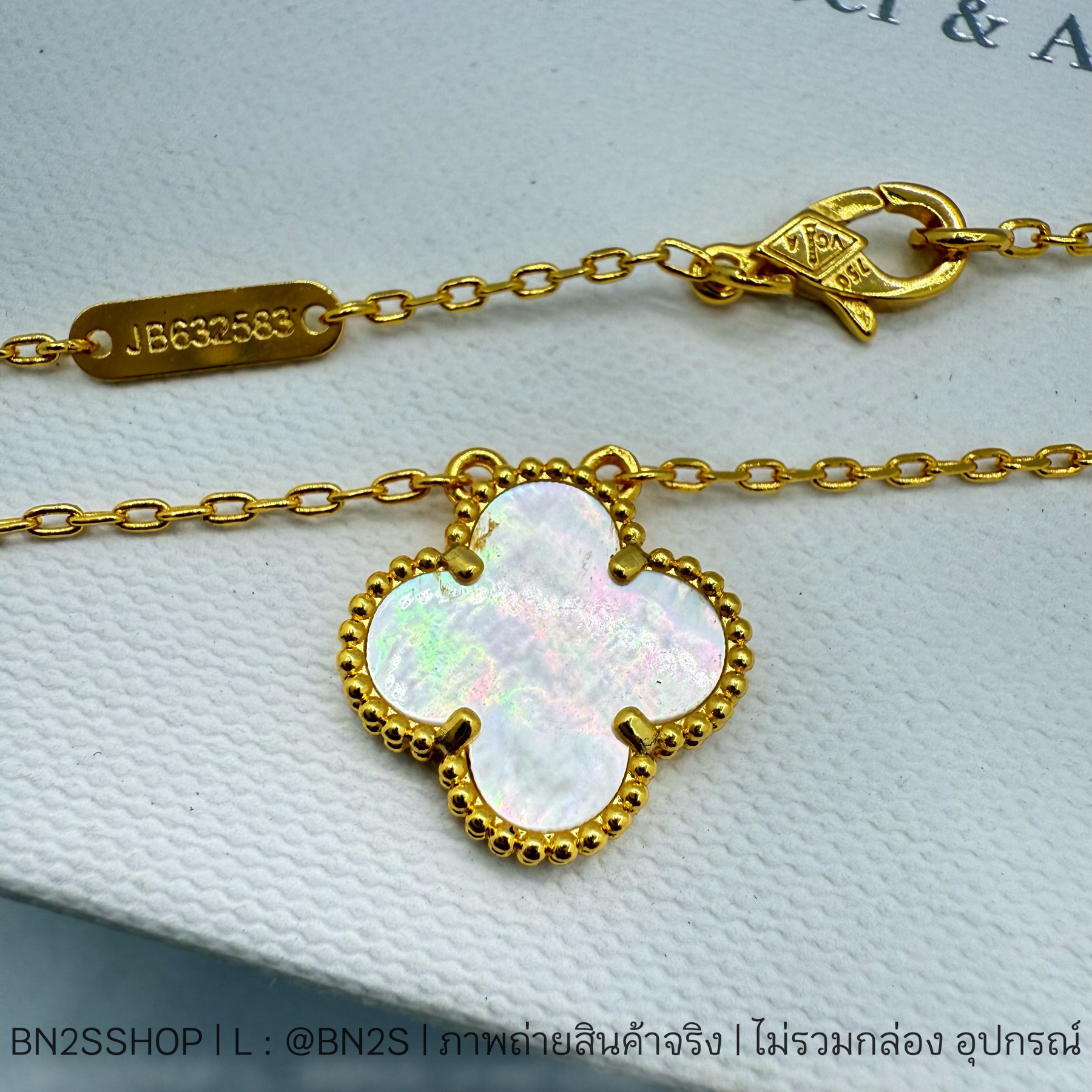 สีเขียว | VC & A Vintage Alhambra Pendant สร้อยคอผู้หญิงจี้ใบโคลเวอร์ งานปั๊ม ทุกจุด