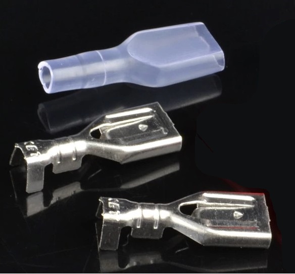 หางปลา 6.3 mm. มีล๊อกในตัว พร้อมเปลือกหุ้ม female crimp terminal connector with transparent sheath inserted spring 6.3mm self-locking insulation plug spring insert pure copper tinned