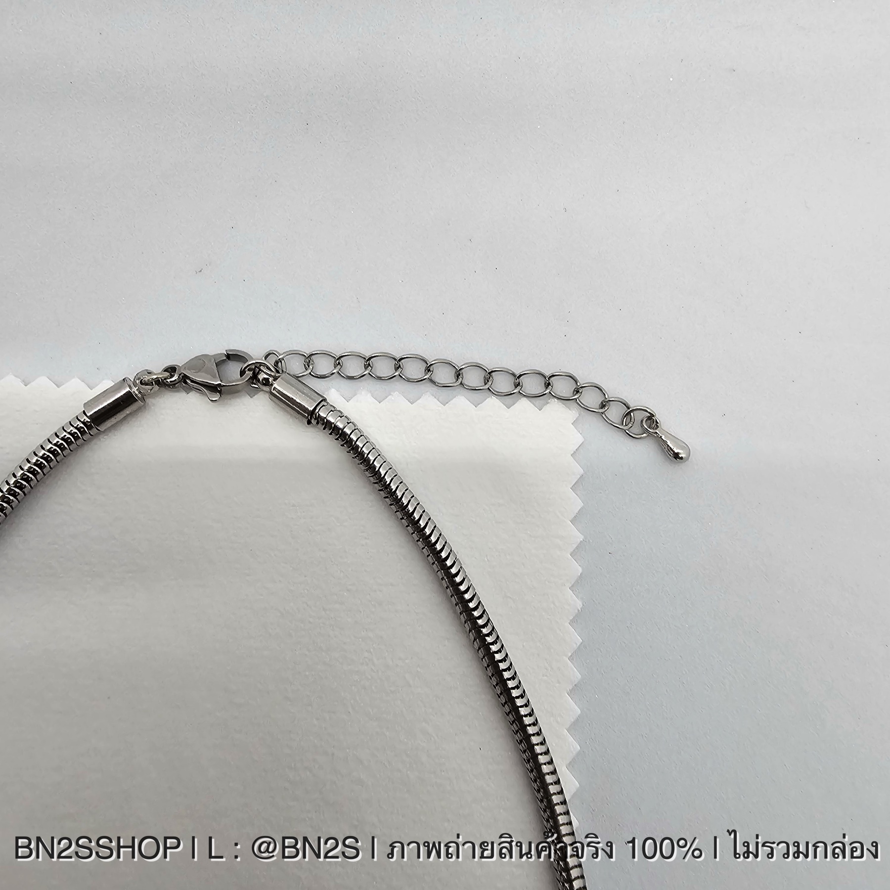 สร้อยข้อไข่มุกสีเทา จี้โลโก้ Vivienne Westwood Chockek ใส่ไปทะเล ใส่ชิลๆ ประจำวัน งานน่ารัก