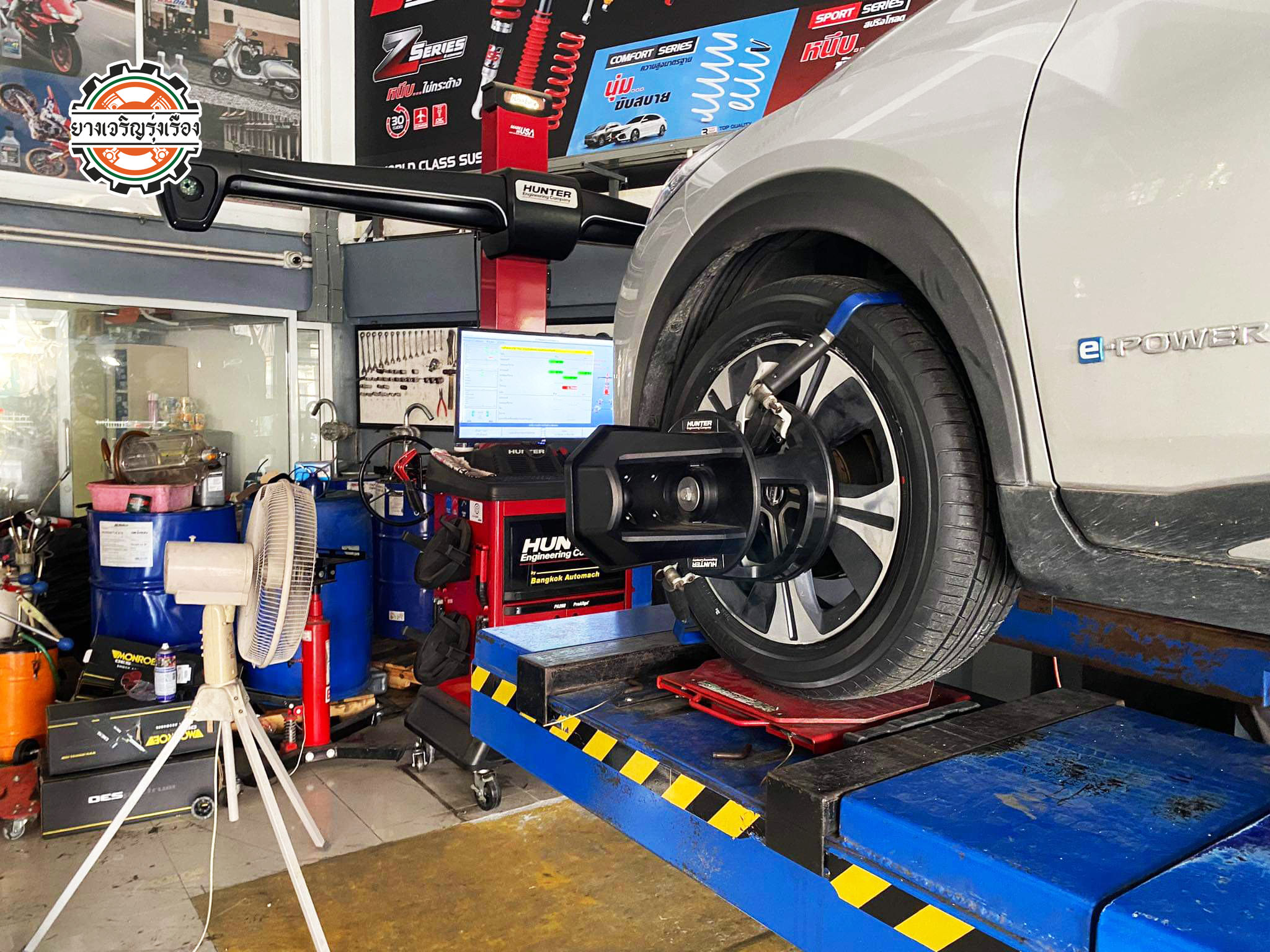 NISSAN KICK เปลี่ยนยางรถยนต์ ขอยางผลิตญี่ปุ่น [+] ALLIANCE/AL30 030EX 98W *JAPAN (BY YOKOHAMA) ขนาด 215/55R17 𝙊𝙪𝙧 𝙎𝙚𝙧𝙫𝙞𝙘𝙚 บริการทางร้านเรารับทำอะไรบ้าง 🔧 ติดตั้งยางแบบไร้รอย 100% 🔧 บริการสลับยาง ตามอายุ 🔧 มียางรถยนต์ทุกยี่ห้อให้เลือกซื้อ 🔧 เช็คช่วงล่าง แก้ปัญหาให้ตรงจุด 🔧 บริการล้างลิ้นปีกผีเสื้อ 🔧 บริการเช็คระยะรถยนต์ 🔧 เปลี่ยนถ่ายของเหลวทั้งระบบ 🔧 ตั้งศูนย์ด้วยเครื่อง HUNTER นำเข้าจาก USA สอบถามข้อมูลเพิ่มเติม หรือนัดหมายเข้ารับบริการ Tel : 08-6569-1915 Tel : 08-6544-5963 Line id : @88rw Tiktok : https://www.tiktok.com/@88rwycrr Youtube : https://youtube.com/@88rw Facebook : https://www.facebook.com/88rwtire Location : https://goo.gl/maps/HrNUAZXPN94KvxZ98?coh=178573&entry=tt #รถยนต์มีปัญหาไม่รู้ต้องแก้ตรงไหน ทางเรายินดี ตรวจหาปัญหาและหาวิธีแก้ บอกลูกค้าก่อนลงมือทำเสมอราคาเป็นธรรมไม่เอาเปรียบ สบายใจคุณลูกค้า ---------------------------------- ดูแลให้คำปรึกษาทุกปัญหาคาใจ ไม่ทิ้งลูกค้า มีบริการหลังการขาย 【ให้ผู้เชี่ยวชาญของเรา ดูแลรถคุณ】 ร้านยางเจริญรุ่งเรือง ยินดีต้อนรับครับ ---------------------------------- #โช๊คอัพรถยนต์ #monroe #yss #kayaba #profender #ร้านยางเจริญรุ่งเรือง #นนทบุรี #งามวงศ์วาน #amsfix #บริการช่วงล่างรถยนต์ #ซ่อมบำรุงช่วงล่าง #เซทอัพโช๊คอัพรถยนต์
