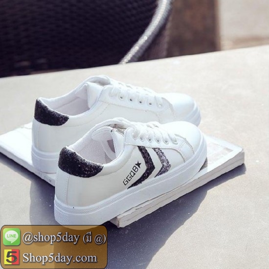 รองเท้าผ้าใบ สไตล์เกาหลี ตกแต่งลายเก๋ๆ (แถบดำ)