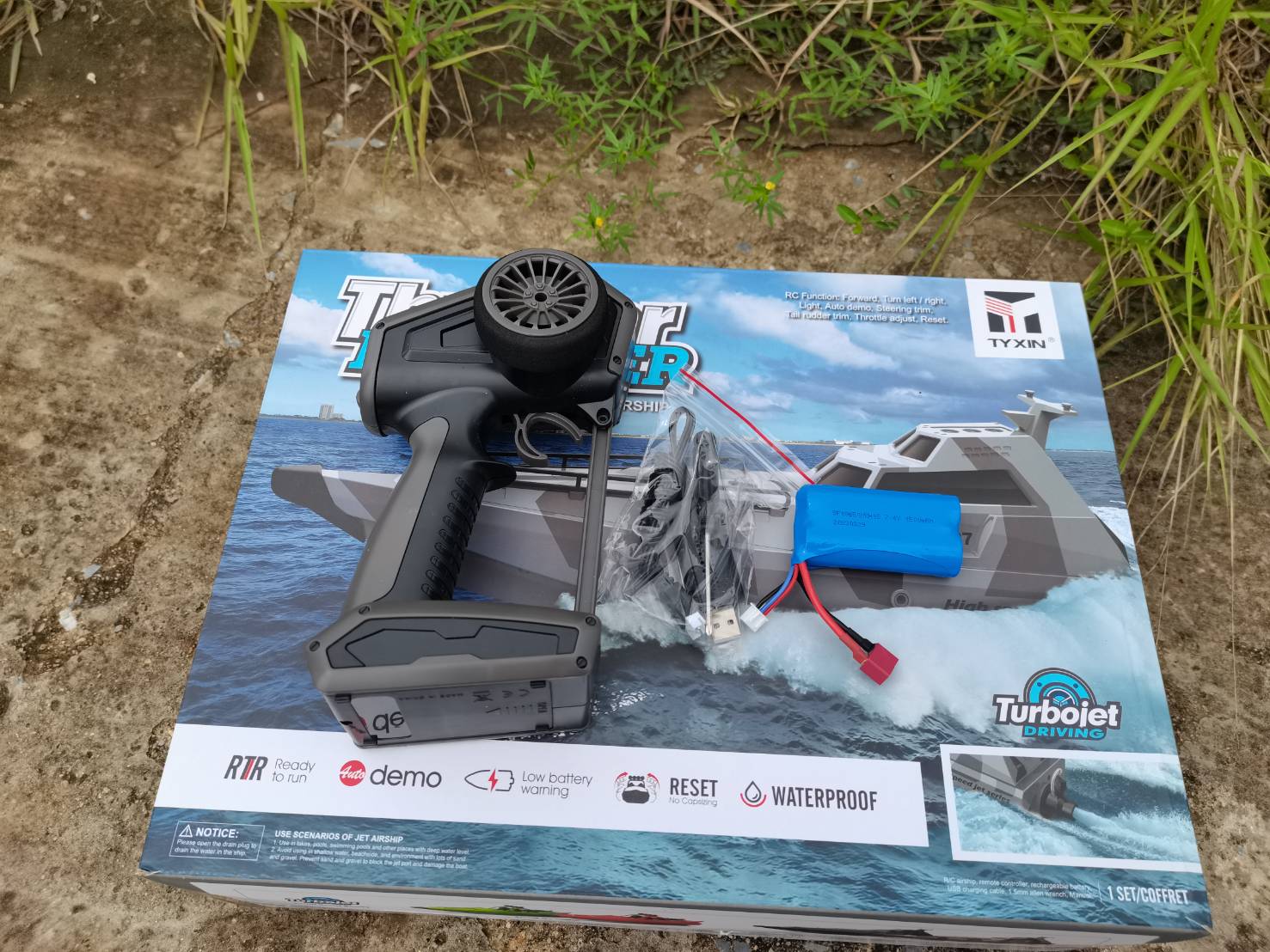 มาใหม่เรือบังคับ TY-727 JET BOAT 2.4GHZ ความเร็ว 35KM/H มีระบบระบายความร้อนด้วยน้ำ ระบบคอลโทรแบบ SERVO ขันเคลื่อนด้วยปั๊มน้ำแรงดันสูง