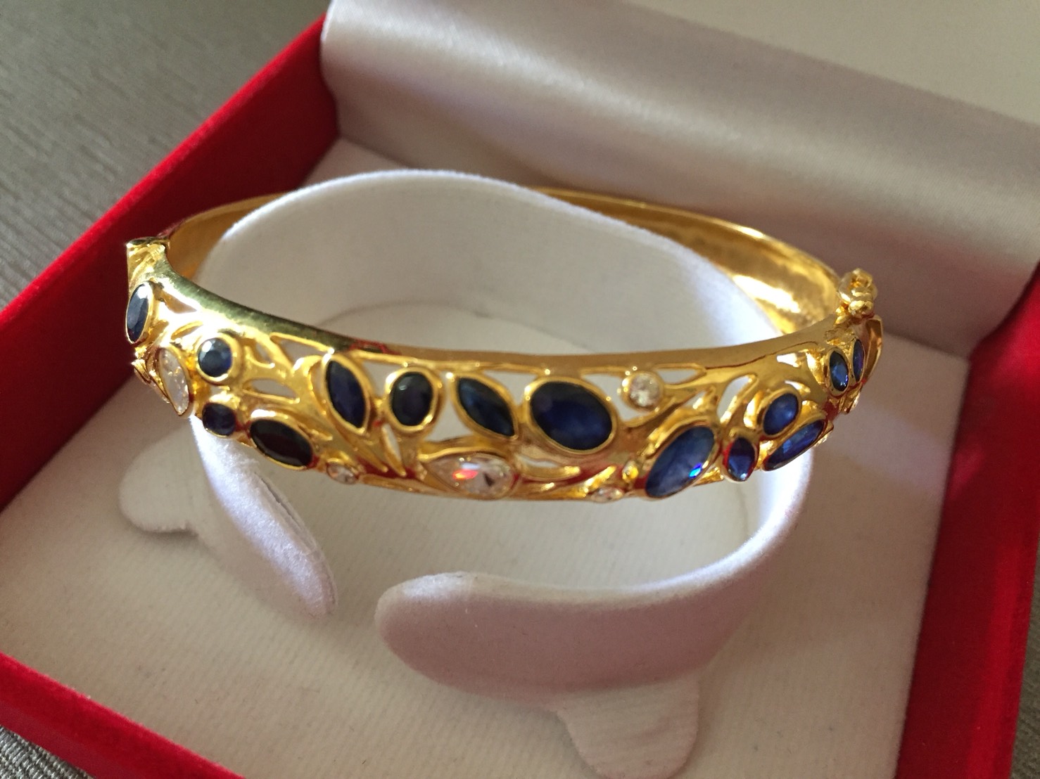 กำไลข้อมือ พลอยไพลินแท้ เสริมดวง