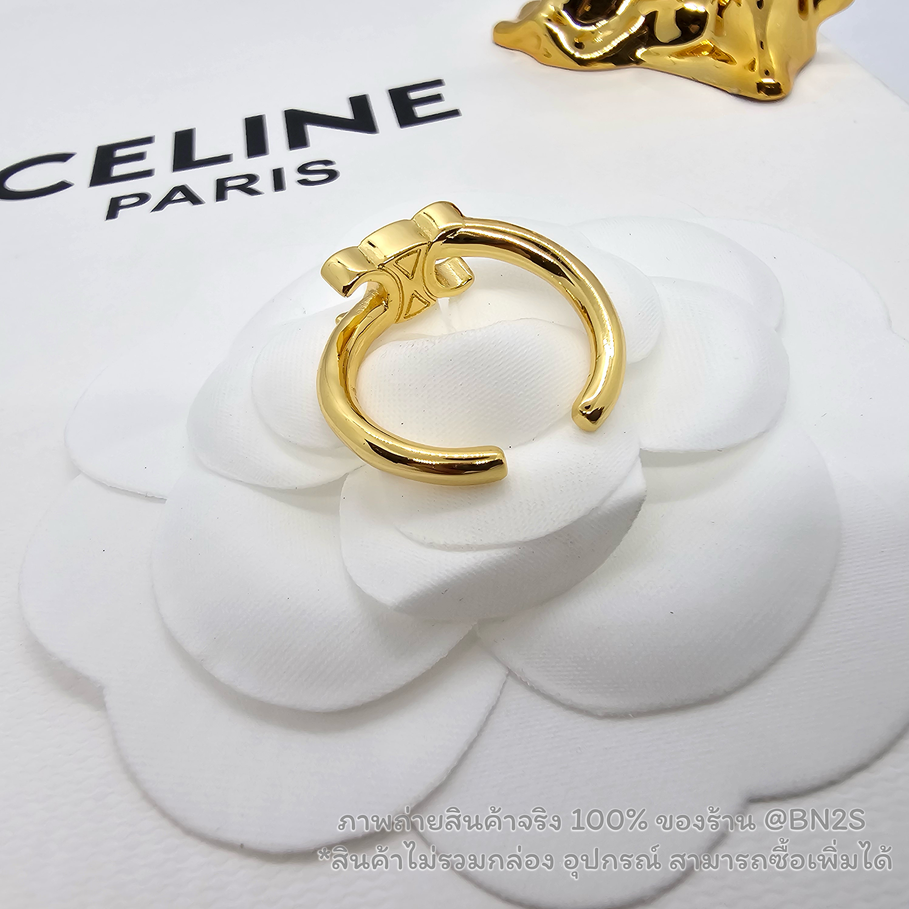 (ori) Celine Asymmetric Ring in Brass with Gold Finish แหวนซีลีน โลโก้ทรีออม อะไหล่สีทอง ตัวแหวนทำเป็นฟรีไซส์ ปรับระดับได้ ไม่รวมกล่อง มีถุงกระดาษ ซองซิปล็อค