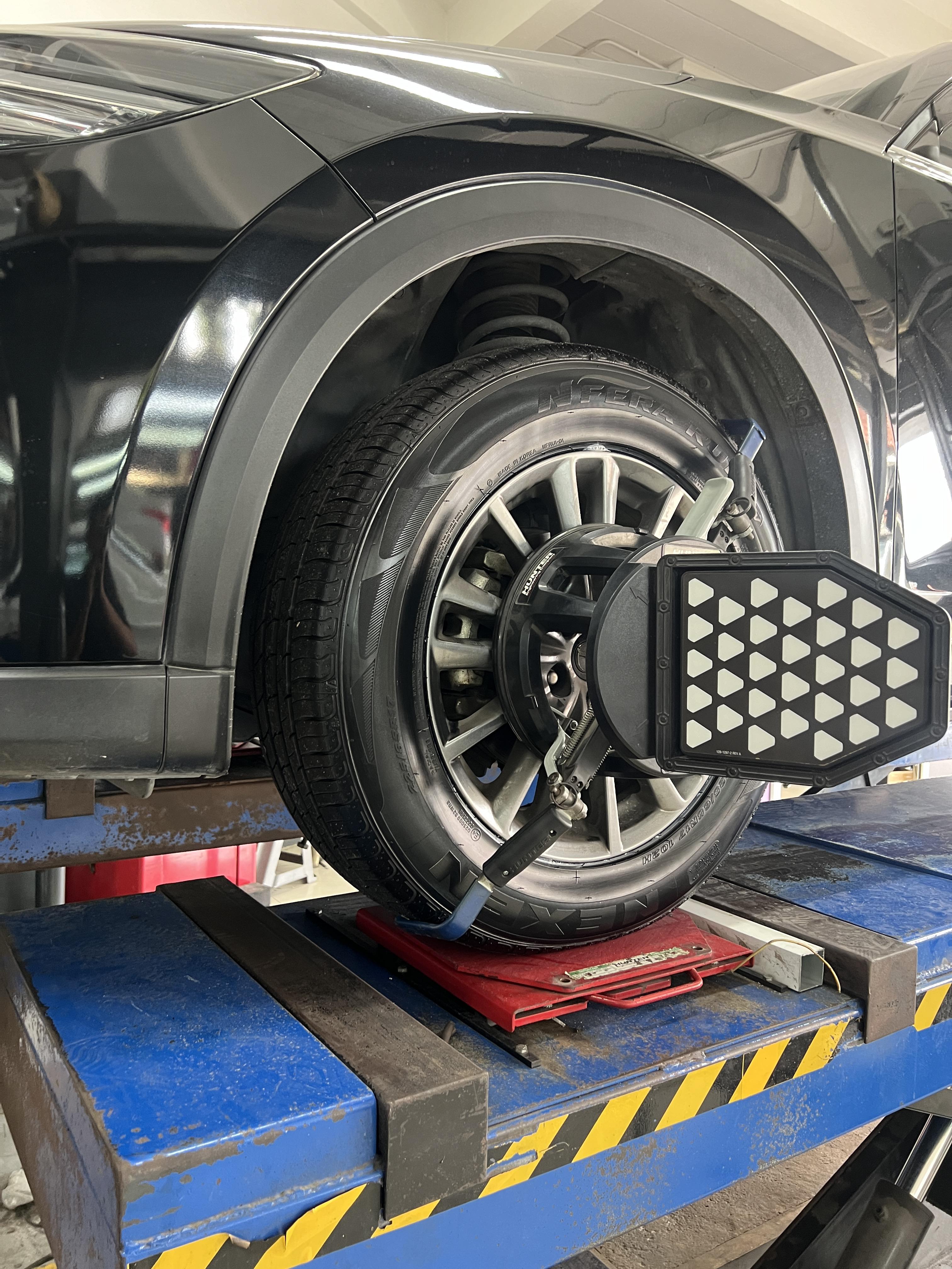 BMW 520D เข้ารับบริการเปลี่ยนยางรถยนต์ใช้งาน ประจำวัน [+] NEXEN RU1 225/65R17 *เฉาพาะ NEXEN Pirelli ประกันยาง 1 ปี หรือ 25,000 กม. บาด บวม เบียด แตก ระเบิด เปลี่ยนเส้นใหม่ ครับ *นัดหมายก่อนเข้ารับบริการ เพื่อความรวดเร็วครับ 𝙊𝙪𝙧 𝙎𝙚𝙧𝙫𝙞𝙘𝙚 บริการทางร้านเรารับทำอะไรบ้าง 🔧 มียางรถยนต์ทุกยี่ห้อให้เลือกซื้อ 🔧 โช้คอัพ สปริง 🔧 เช็คช่วงล่าง แก้ปัญหาให้ตรงจุด 🔧 ติดตั้งยางแบบไร้รอย 100% 🔧 บริการสลับยาง ตามอายุ 🔧 บริการล้างลิ้นปีกผีเสื้อ 🔧 บริการเช็คระยะรถยนต์ 🔧 เปลี่ยนถ่ายของเหลวทั้งระบบ 🔧 ตั้งศูนย์ด้วยเครื่อง HUNTER นำเข้าจาก USA สอบถามข้อมูลเพิ่มเติม หรือนัดหมายเข้ารับบริการ ☎️ : 08-6569-1915 ☎️ : 08-6544-5963 Line id : @88rw Tiktok : https://www.tiktok.com/@88rwycrr Youtube : https://youtube.com/@88rw Facebook : https://www.facebook.com/88rwtire Location : https://goo.gl/maps/HrNUAZXPN94KvxZ98? #รถยนต์มีปัญหาไม่รู้ต้องแก้ตรงไหน ทางเรายินดี ตรวจหาปัญหาและหาวิธีแก้ บอกลูกค้าก่อนลงมือทำเสมอราคาเป็นธรรมไม่เอาเปรียบ สบายใจคุณลูกค้า ร้านยางเจริญรุ่งเรือง ยินดีต้อนรับครับ