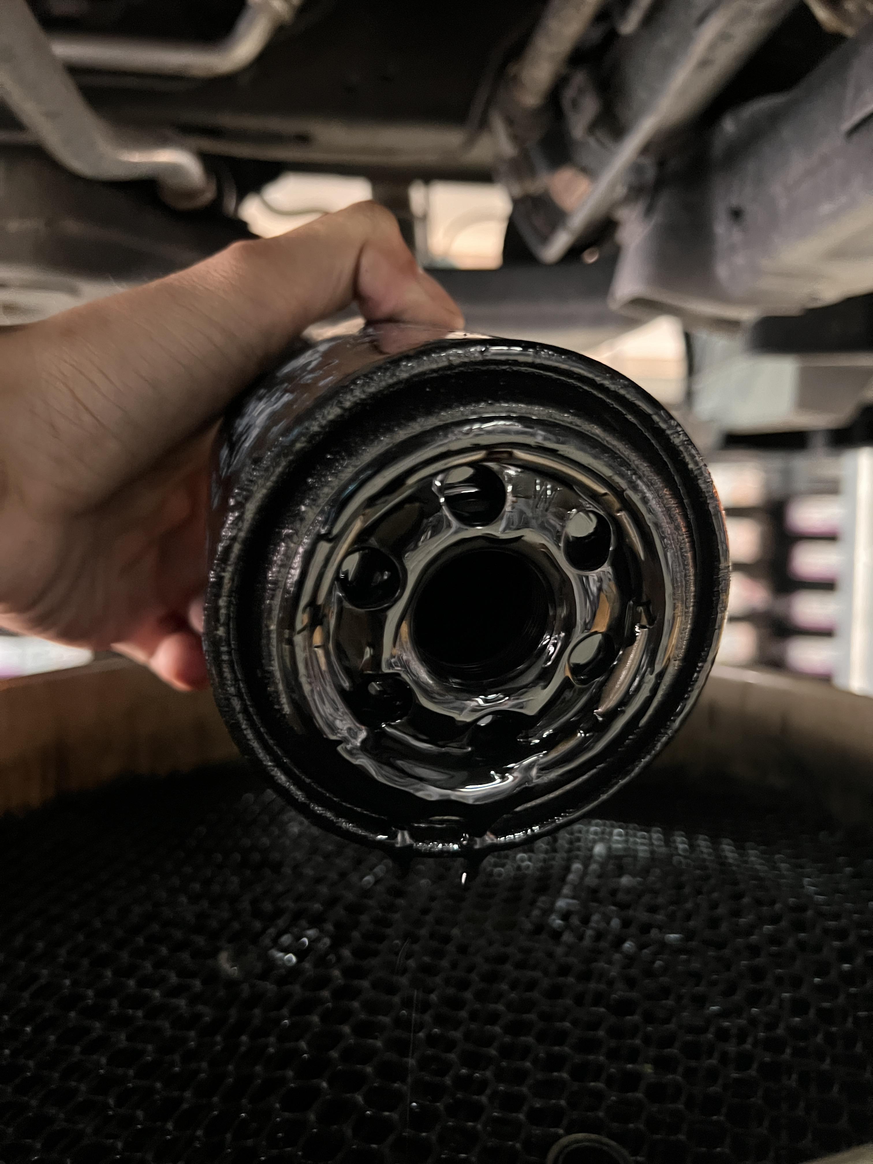 HYUNDAI H1 เข้ารับบริการรถยนต์ [+] เปลี่ยนยางรถยนต์ MICHELIN AGILIS 215/70R16 [+] เปลี่ยนถ่ายน้ำมันเครื่อง AMSOIL Heavy Duty 10W30 [+] เปลี่ยนกรองอากาศเครื่องยนต์แท้ศูนย์ พร้อมบริการติดตั้ง กวดน๊อตปอนด์ทั้งระบบ *เพื่อความสะดวกในการรับบริการ นัดหมายเวลาก่อนเข้ารับบริการทุกครั้งครับ 𝙊𝙪𝙧 𝙎𝙚𝙧𝙫𝙞𝙘𝙚 บริการทางร้านเรารับทำอะไรบ้าง 🔧 มียางรถยนต์ทุกยี่ห้อให้เลือกซื้อ 🔧 โช้คอัพ สปริง 🔧 เช็คช่วงล่าง แก้ปัญหาให้ตรงจุด 🔧 ติดตั้งยางแบบไร้รอย 100% 🔧 บริการสลับยาง ตามอายุ 🔧 บริการล้างลิ้นปีกผีเสื้อ 🔧 บริการเช็คระยะรถยนต์ 🔧 เปลี่ยนถ่ายของเหลวทั้งระบบ 🔧 ตั้งศูนย์ด้วยเครื่อง HUNTER นำเข้าจาก USA สอบถามข้อมูลเพิ่มเติม หรือนัดหมายเข้ารับบริการ ☎️ : 08-6569-1915 ☎️ : 08-6544-5963 Line id : @88rw Tiktok : https://www.tiktok.com/@88rwycrr Youtube : https://youtube.com/@88rw Facebook : https://www.facebook.com/88rwtire Location : https://goo.gl/maps/HrNUAZXPN94KvxZ98?coh=178573&entry=tt #รถยนต์มีปัญหาไม่รู้ต้องแก้ตรงไหน ทางเรายินดี ตรวจหาปัญหาและหาวิธีแก้ บอกลูกค้าก่อนลงมือทำเสมอราคาเป็นธรรมไม่เอาเปรียบ สบายใจคุณลูกค้า ร้านยางเจริญรุ่งเรือง ยินดีต้อนรับครับ