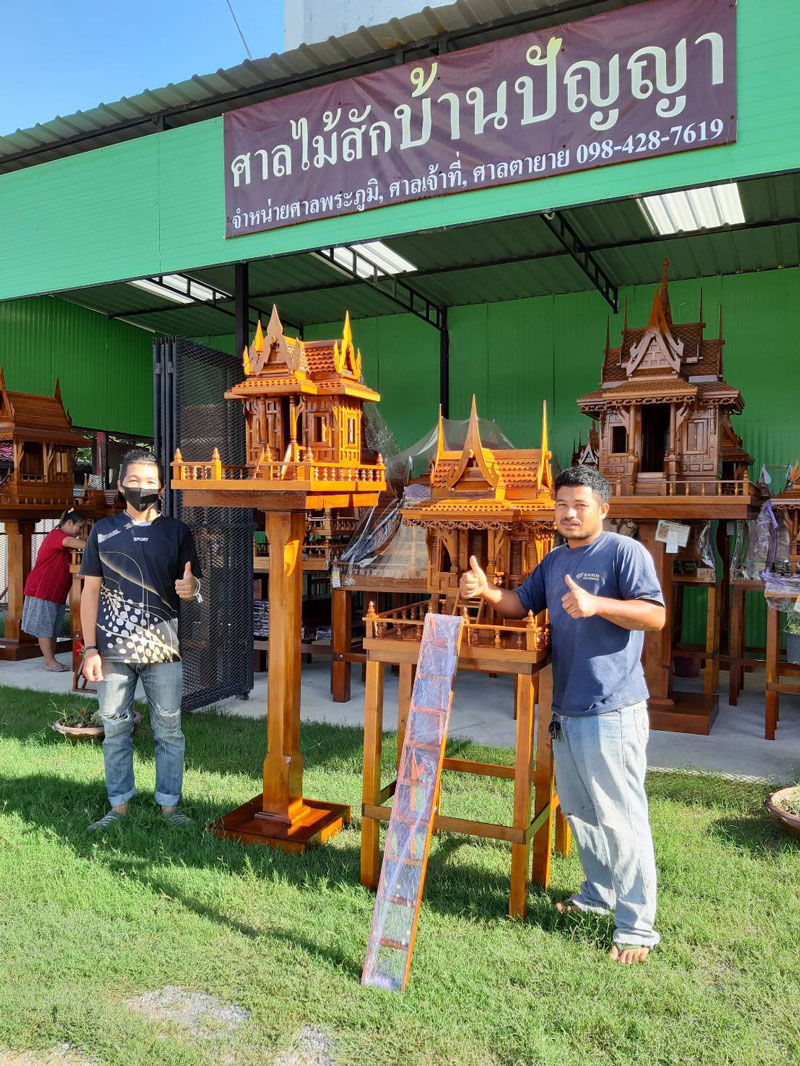ศาลพระภูมิเเละศาลเจ้าที่รุ่นทองประกาย