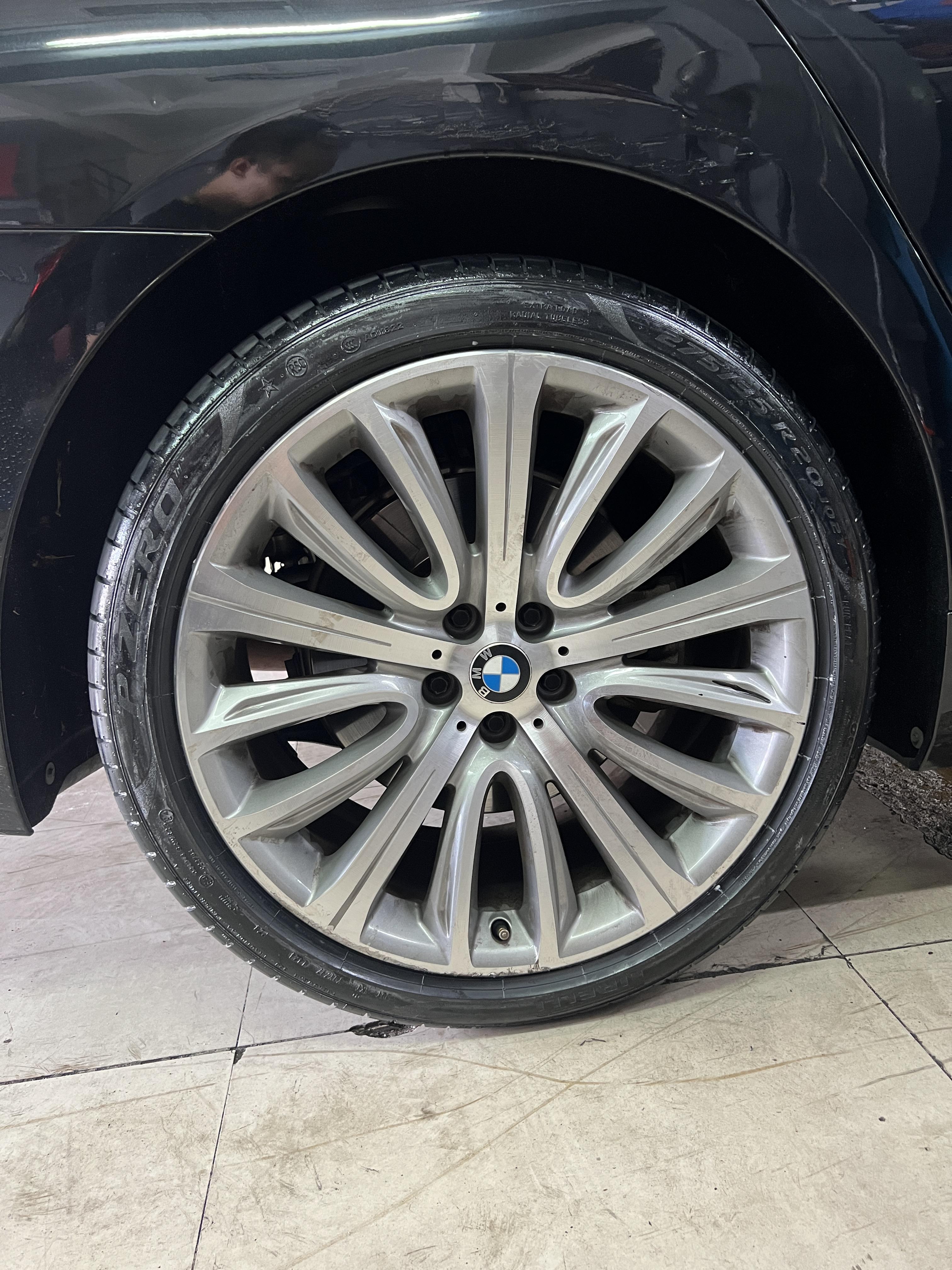 BMW Series7 เปลี่ยนยางรถยนต์ ใช้งานประจำวัน [+] Pirelli Pzero PZ4 runflat 275/35R20 2 เส้น *เพื่อความรวดเร็วนัดหมายก่อนเข้ารับบริการครับ 𝙊𝙪𝙧 𝙎𝙚𝙧𝙫𝙞𝙘𝙚 บริการทางร้านเรารับทำอะไรบ้าง 👉มียางรถยนต์ทุกยี่ห้อให้เลือกซื้อ 👉โช้คอัพ สปริง 👉เช็คช่วงล่าง แก้ปัญหาให้ตรงจุด 👉ติดตั้งยางแบบไร้รอย 100% 👉บริการสลับยาง ตามอายุ 👉บริการล้างลิ้นปีกผีเสื้อ 👉บริการเช็คระยะรถยนต์ 👉เปลี่ยนถ่ายของเหลวทั้งระบบ 👉ตั้งศูนย์ด้วยเครื่อง HUNTER นำเข้าจาก USA สอบถามข้อมูลเพิ่มเติม หรือนัดหมายเข้ารับบริการ ☎️ : 08-6569-1915 ☎️ : 08-6544-5963 Line id : @88rw Facebook : https://www.facebook.com/88rwtire Location : https://goo.gl/maps/HrNUAZXPN94KvxZ98? #รถยนต์มีปัญหาไม่รู้ต้องแก้ตรงไหน ทางเรายินดี ตรวจหาปัญหาและหาวิธีแก้ บอกลูกค้าก่อนลงมือทำเสมอราคาเป็นธรรม