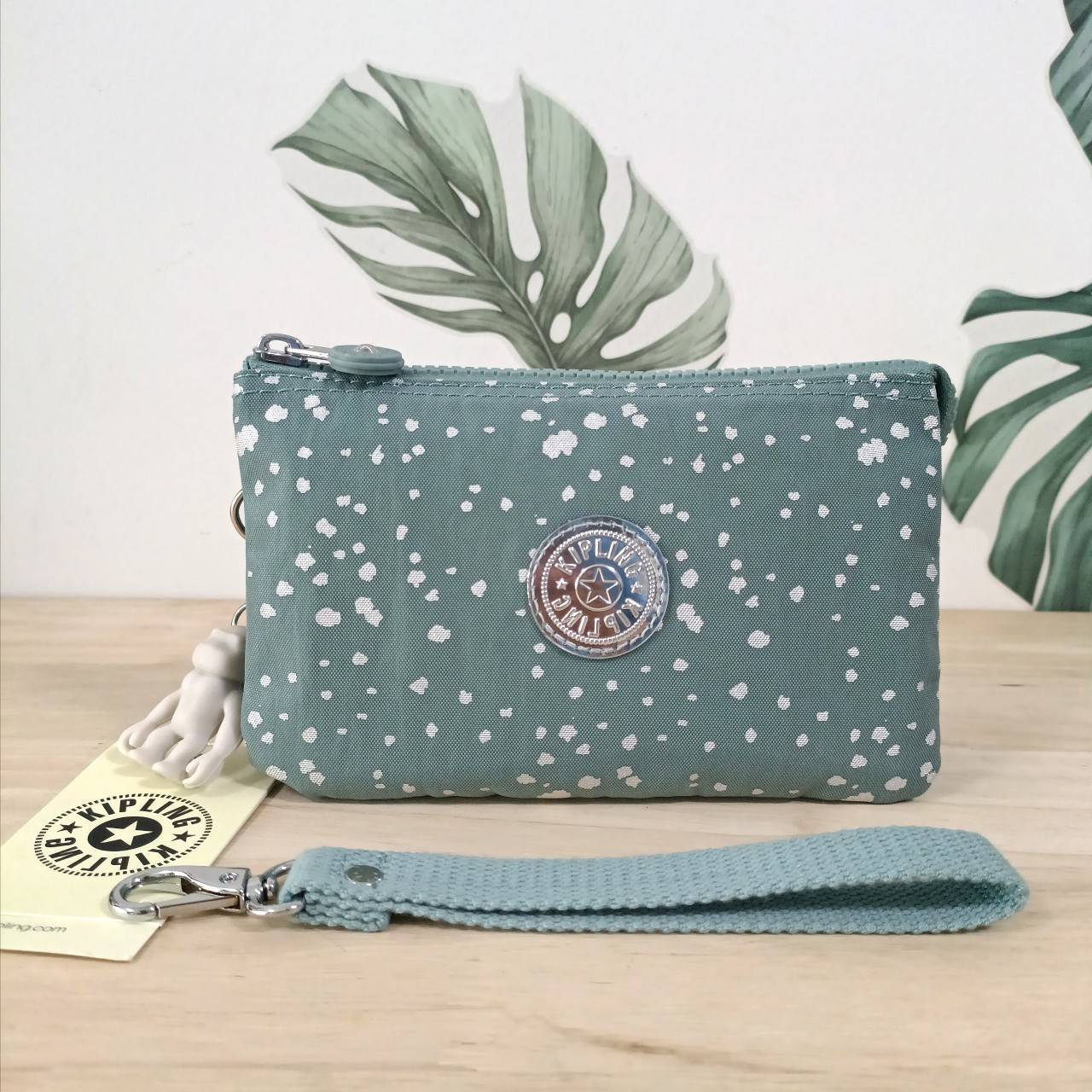 กระเป๋าคล้องมือ Kipling Creativity Large Pouch คิปลิ้ง