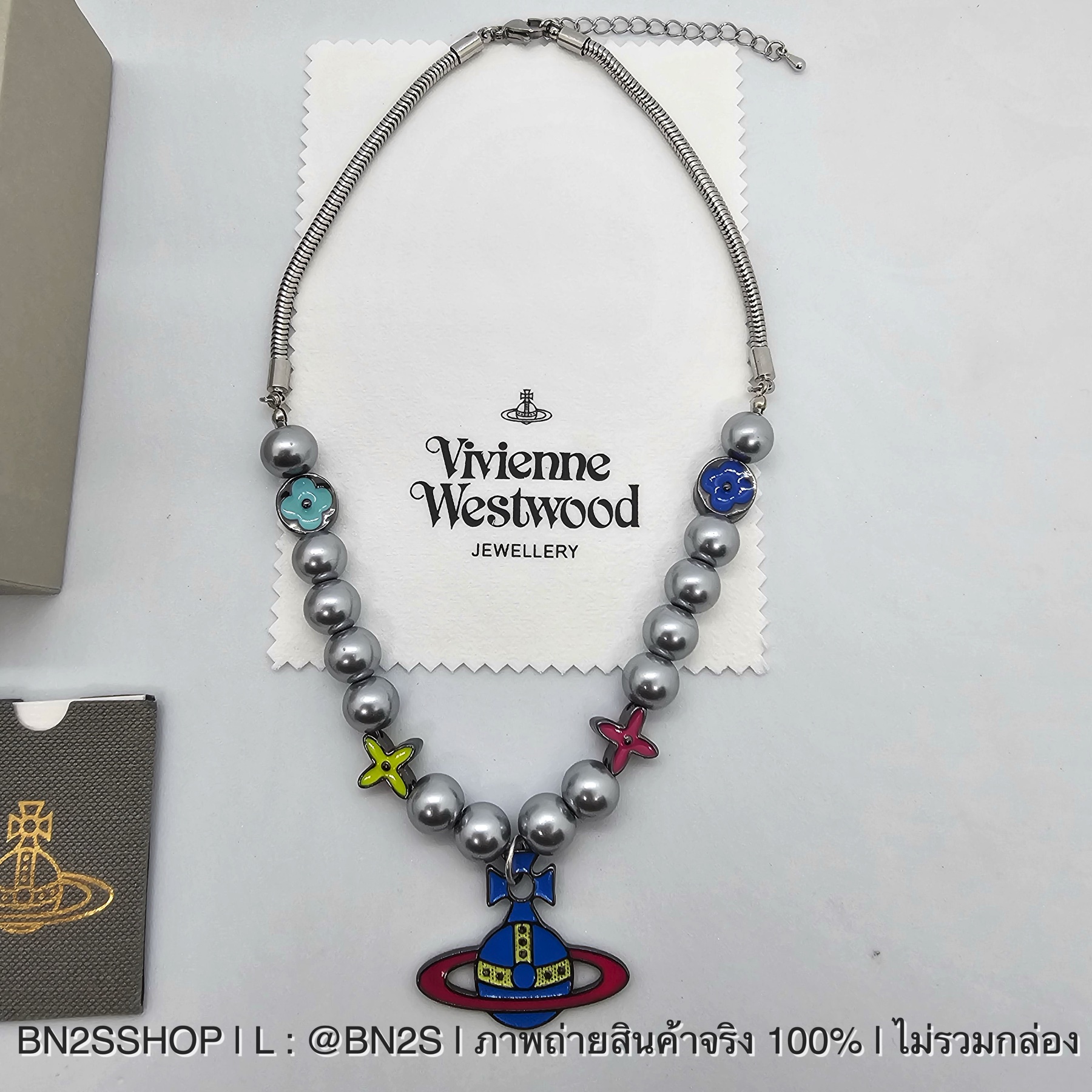 สร้อยข้อไข่มุกสีเทา จี้โลโก้ Vivienne Westwood Chockek ใส่ไปทะเล ใส่ชิลๆ ประจำวัน งานน่ารัก