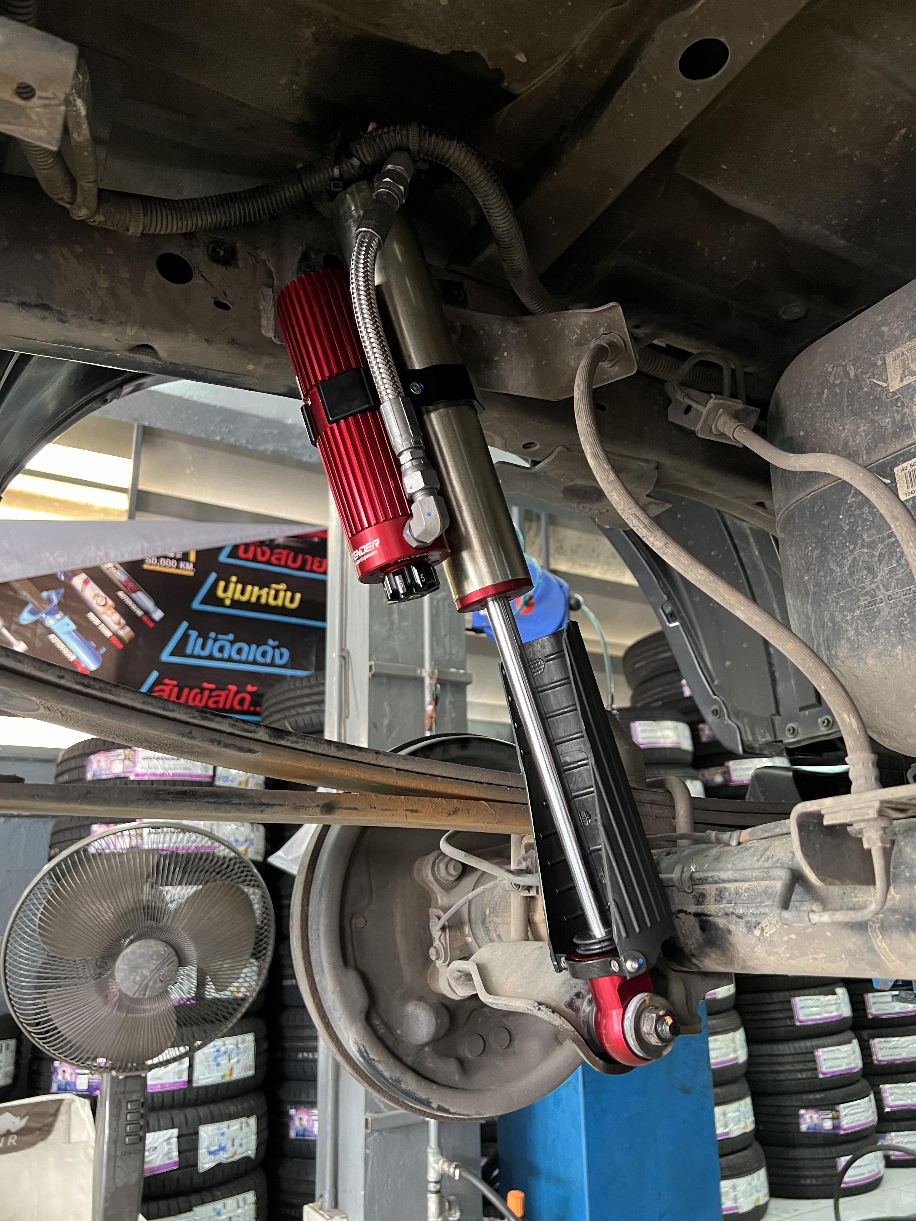 ISUZU DMAX HI lander เข้ารับบริการอัพเกรดช่วงล่าง เน้นใช้งานประจำวัน [+] Profender Queen series + Piggy back พร้อมบริการติดตั้ง ตั้งศูนย์ *เพื่อความรวดเร็วในการเข้ารับบริการ แนะนำนัดหมายก่อนครับ 𝙊𝙪𝙧 𝙎𝙚𝙧𝙫𝙞𝙘𝙚 บริการทางร้านเรารับทำอะไรบ้าง 🔧 มียางรถยนต์ทุกยี่ห้อให้เลือกซื้อ 🔧 โช้คอัพ สปริง 🔧 เช็คช่วงล่าง แก้ปัญหาให้ตรงจุด 🔧 ติดตั้งยางแบบไร้รอย 100% 🔧 บริการสลับยาง ตามอายุ 🔧 บริการล้างลิ้นปีกผีเสื้อ 🔧 บริการเช็คระยะรถยนต์ 🔧 เปลี่ยนถ่ายของเหลวทั้งระบบ 🔧 ตั้งศูนย์ด้วยเครื่อง HUNTER นำเข้าจาก USA สอบถามข้อมูลเพิ่มเติม หรือนัดหมายเข้ารับบริการ ☎️ : 08-6569-1915 ☎️ : 08-6544-5963 Line id : @88rw Tiktok : https://www.tiktok.com/@88rwycrr Youtube : https://youtube.com/@88rw Facebook : https://www.facebook.com/88rwtire Location : https://goo.gl/maps/HrNUAZXPN94KvxZ98?coh=178573&entry=tt #รถยนต์มีปัญหาไม่รู้ต้องแก้ตรงไหน ทางเรายินดี ตรวจหาปัญหาและหาวิธีแก้ บอกลูกค้าก่อนลงมือทำเสมอราคาเป็นธรรมไม่เอาเปรียบ สบายใจคุณลูกค้า ร้านยางเจริญรุ่งเรือง ยินดีต้อนรับครับ