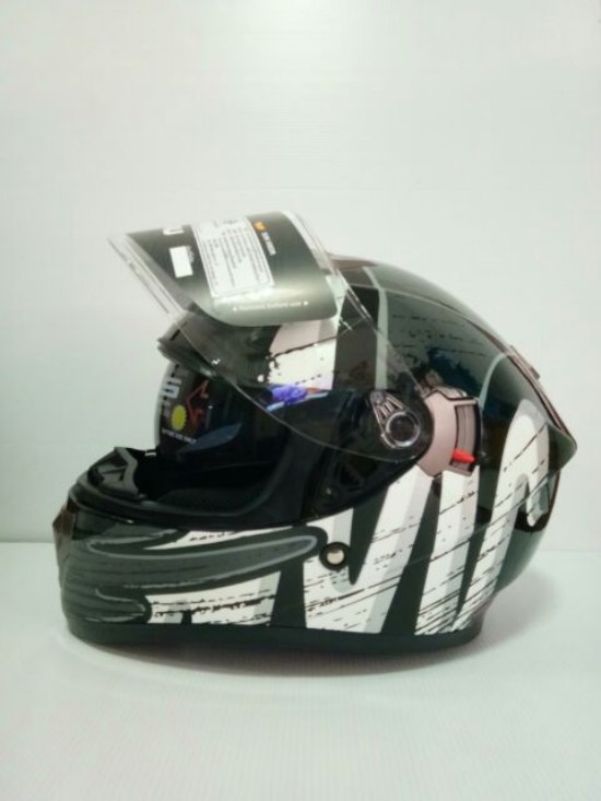 หมวกกันน็อค ยี่ห้อ MAMORU สีดำขาว