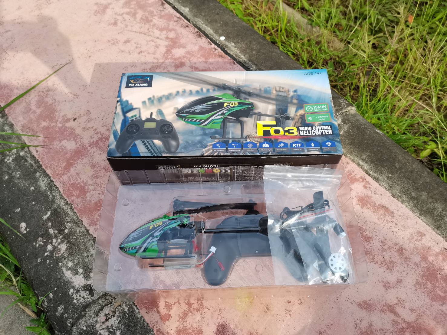 YU XIANG F03 HELICOPTER RC 4CH 2.4GHZ เฮลิคอปเตอร์บังคับวิทยุ รุ่น F03 ชุดพร้อมเล่น มีระบบล็อคความสูงควบคุมง่าย แบต 7.4 700A บินนานต่อเนื่อง 15นาที