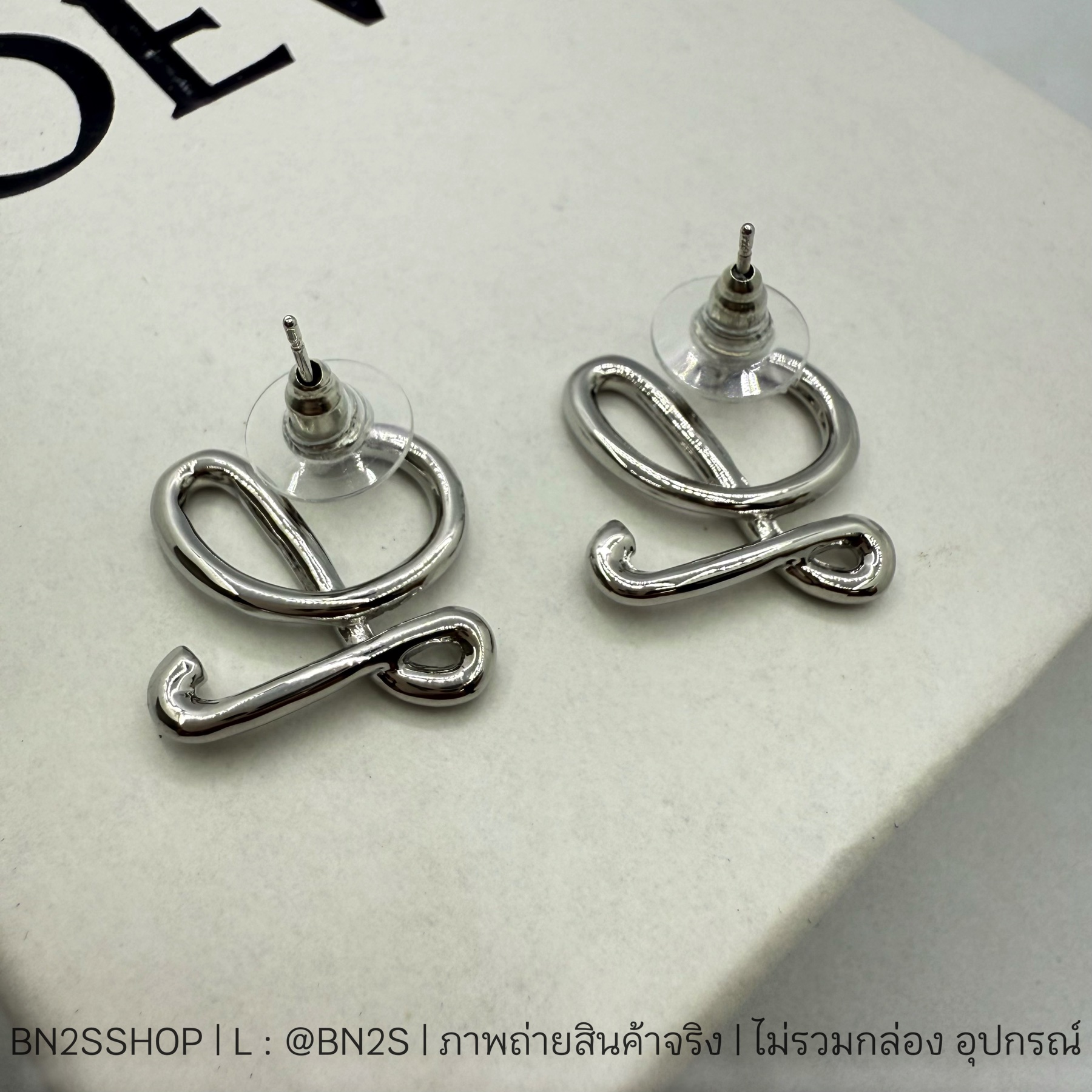 Loewe Logo Earrings ต่างหูโลโก้โลเอเว่ อะไหล่เงิน