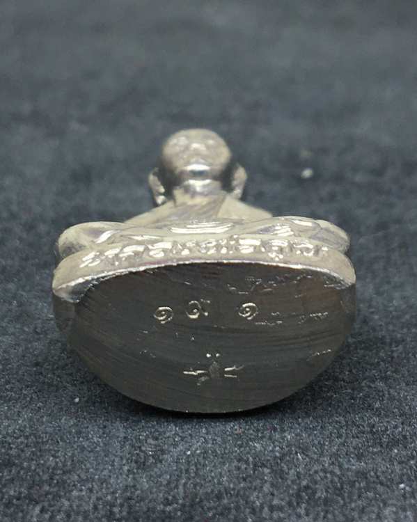 รูปเหมือนรูปเหมือนปั้ม หลวงพ่อคูณ ปริสุทฺโธ วัดบ้านไร่ รุ่นปาฎิหาริย์ EOD ปี ๒๕๕๖ เนื้ออัลปาก้า หมายเลข ๑๙๑ ไม่มีกล่อง