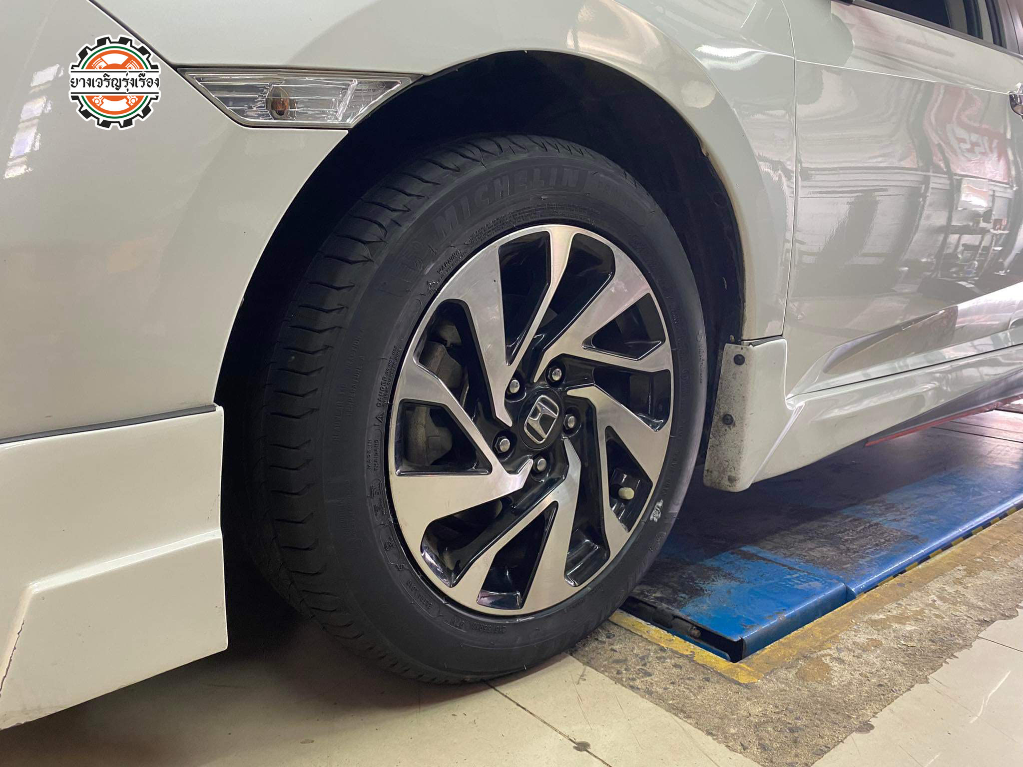 ขอบพระคุณพี่ลูกค้า HONDA CIVIC เข้ารับบริการ เปลี่ยนยางรถยนต์ Michelin Primacy4 ขนาด 215/55R16 ✅ พร้อมบริการติดตั้งยางรถยนต์ ✅ ถ่วงล้อ ไดนามิคส์ ✅ เติมลมไนโตรเจน ✅ ตั้งศูนย์ด้วยเครื่อง HUNTER นำเข้าอเมริกา สอบถามข้อมูลเพิ่มเติม หรือนัดหมายเข้ารับบริการ โทร. 08-6569-1915 บุ๊ก และทีมงานยินดีต้อนรับครับ #michelin #มิชชิลิน #เปลี่ยนยางมิชชีลินที่ไหนดี #บริการยางรถยนต์มิลชีลินนนทบุรี #michelinงามวงศ์วาน #เปลี่ยนยางรถยนต์นนทบุรี