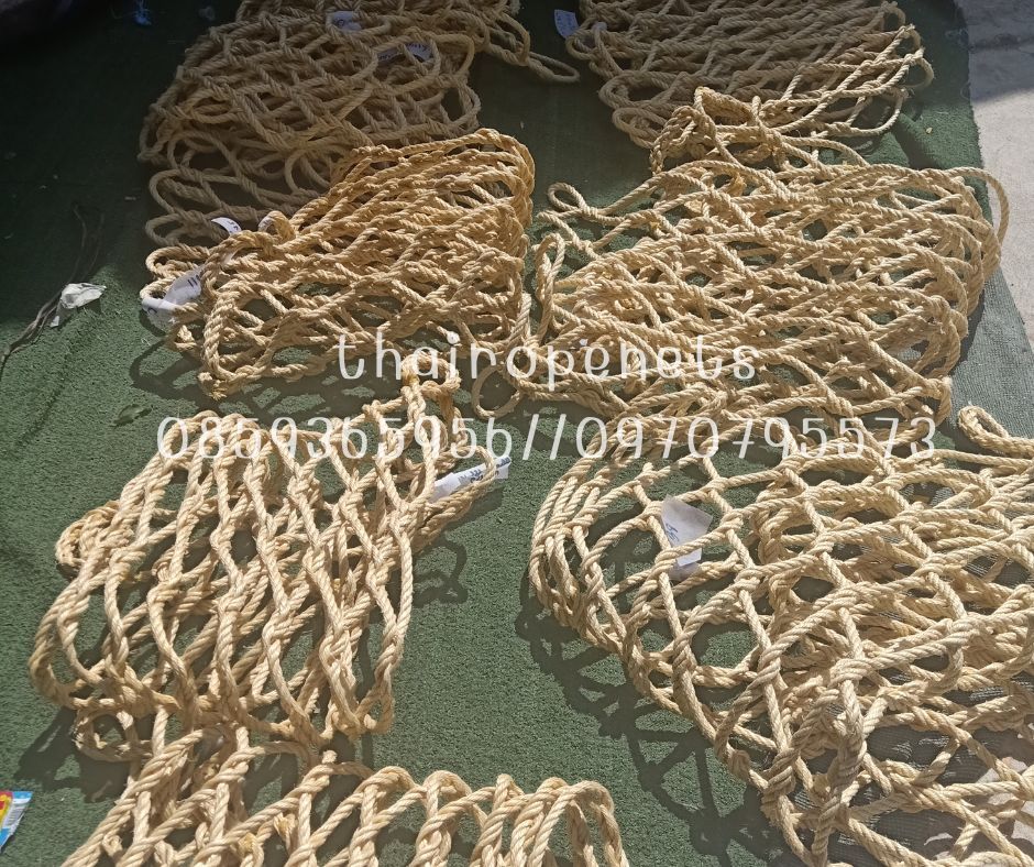 ตาข่ายกันตกราวบันได ตาข่ายเชือกมะนิลาเทียม ขนาด 10 มิล ถักทอไร้ปม ข้าวหลามตัด นำไปกางผูกติดตั้งได้ทันที