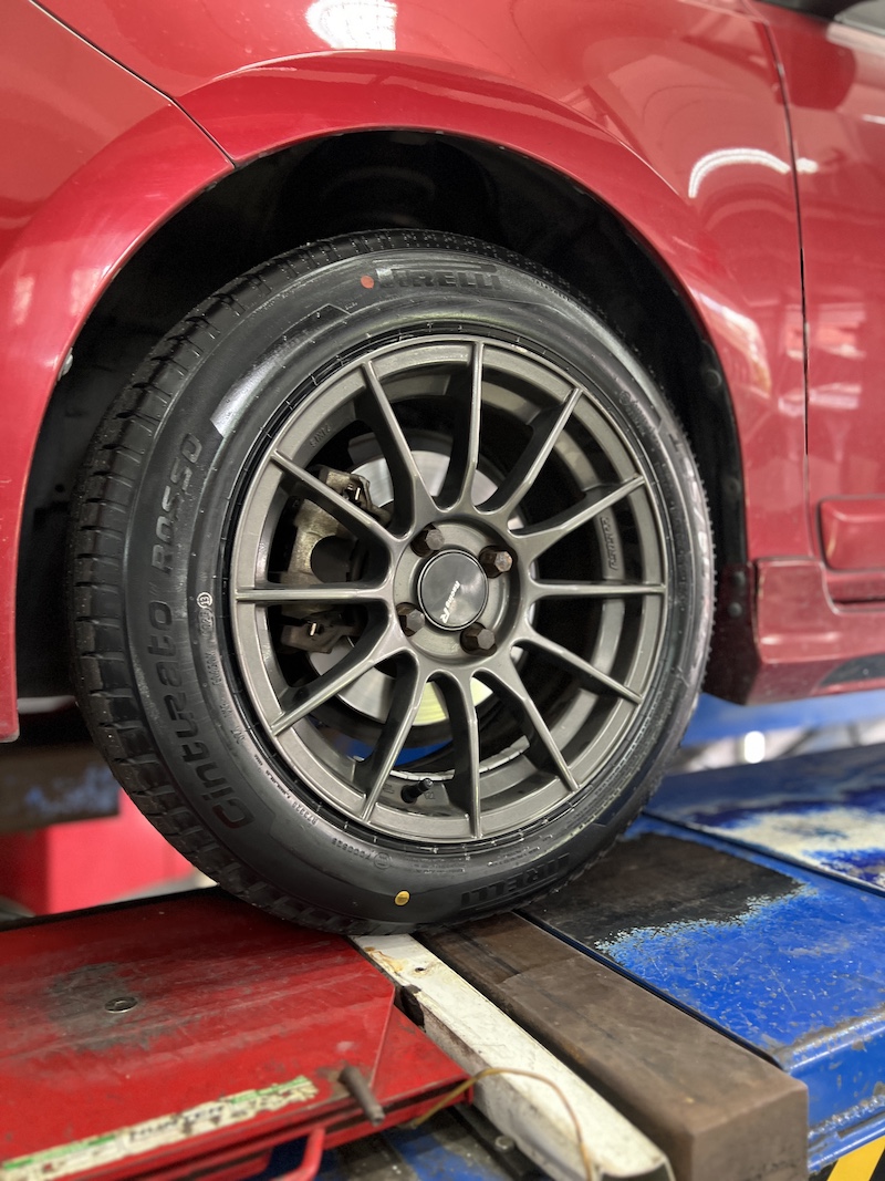 TOYOTA YARIS 2013+ เปลี่ยนยางรถยนต์ใช้งานประจำวัน [+] Pirelli cinturato rosso 185/60R15 **ประกันยาง 1ปี หรือ 25,000 กม. ✔ ยางใหม่ปีปัจจุบัน ✔ ฟรี ค่าบริการติดตั้ง ✔ ฟรี ค่าบริการตั้งศูนย์ (ครั้งแรกที่เข้าติดตั้ง) ✔ ฟรี ค่าบริการถ่วงล้อ 4 ล้อ ✔ ฟรี ค่าบริการเติมลมไนโตรเจน ✔ ฟรี บัตรสมาชิกเข้ารับบริการสลับยางทุก 10,000 KM ตลอดอายุยาง 📌 สอบถามข้อมูลเพิ่มเติม หรือนัดหมายเข้ารับบริการ ☎️ : 08-6569-1915 ☎️ : 08-6544-5963 💬 Line id : @88rw 📍 Location : https://goo.gl/maps/HrNUAZXPN94KvxZ98 🌐 Facebook : https://www.facebook.com/88rwtire #ยางเจริญรุ่งเรือง #ยางรถยนต์ #pirellitires