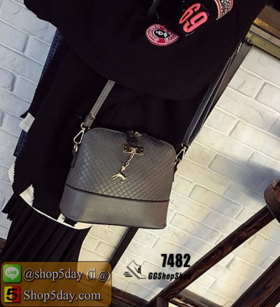 กระเป๋าสะพายหญิงลายทแยงมุม