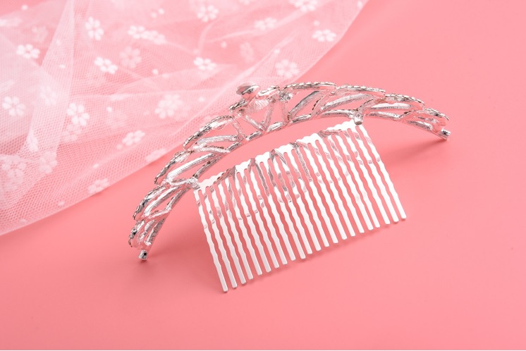 มงกุฏขนาดรองใหญ่ ขนาด สูง 6 กว้าง 15 ซม. แบบหวีปักง่ายปักแน่น ของจริงเพชรสวยแวววาวสวยมาก