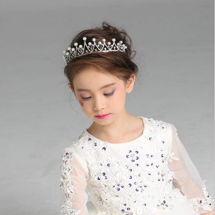 มงกุฏขนาดใหญ่ ประดับมุข แบบปักกิ๊บแน่น ขนาด กว้าง 15.5 สูง 5.5 ซม.