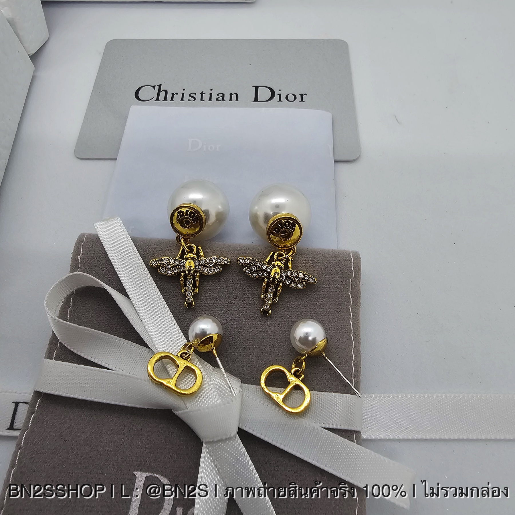 ต่างหูห้อยจี้ผึ้งดิออ ประดับจี้ไข่มุกทับหลัง อะไหล่ทองวินเทจ Dior Tribles Earrings