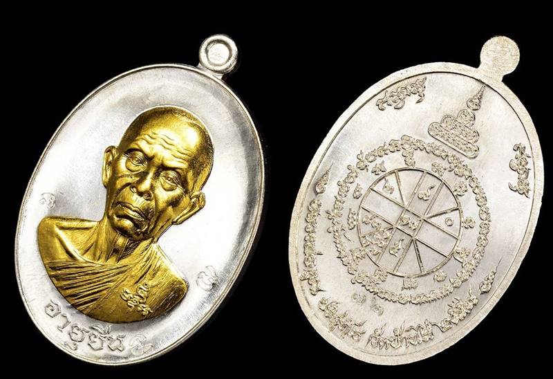 ๑ ใน ๙๑ องค์ เนื้อเงิน หน้าทองคำ หลังยันต์ เลี่ยมทองคำ // เหรียญหลวงพ่อคูณ ปริสุทโธ วัดบ้านไร่ รุ่นคูณสุคโต เหรียญอายุยืน พิมพ์ครึ่งองค์ (จากชุดทองคำ D1) หมายเลข ๗๒