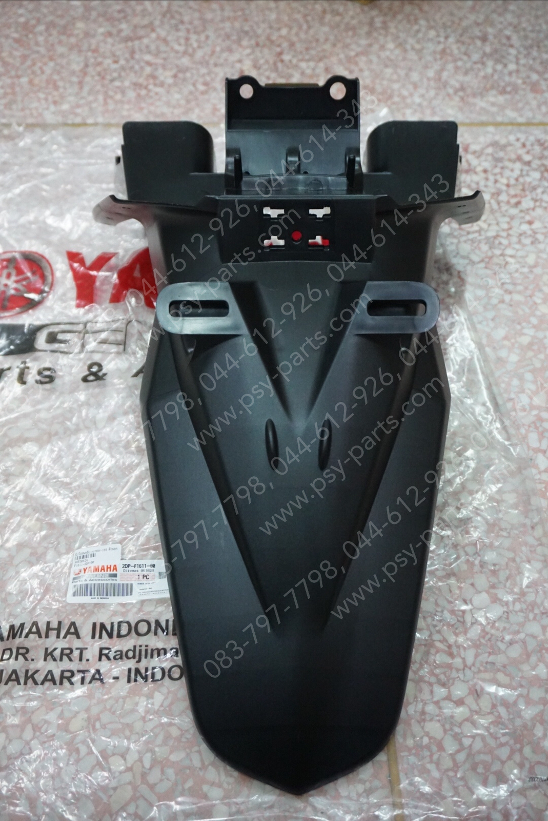 บังโคลนหลัง NMAX แท้ๆ ตัวนอก 2DP-F1611-00, 2DP-F1611-01