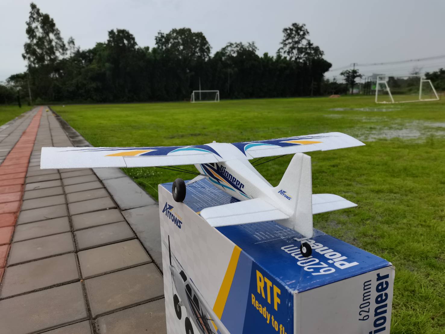 เครื่องบินบังคับวิทยุ ARROWS HOBBY PIONEER 620.MM 2.4.GHZ 4.CH RTF ชุดพร้อมเล่น แกะกล่องบินได้เลย ถือว่าเป็นรุ่นที่บินดีและนุ่มนวลมาก