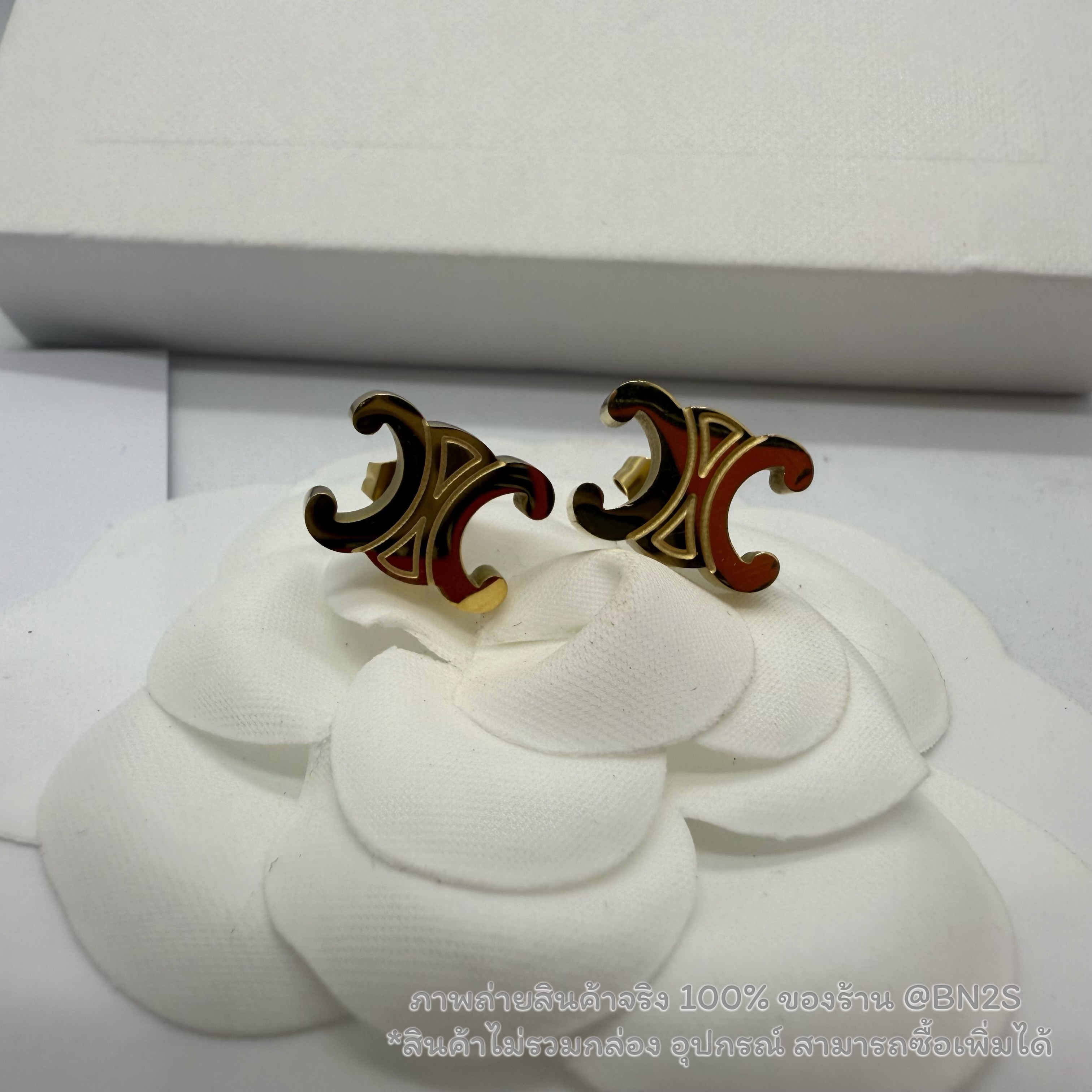 สีเงิน | CL TRI0MPHE STUDS EARRINGS ต่างหูซีลีน สตั๊ดโลโก้ทรีออม อะไหล่สีเงิน/ทอง งานสวยงานแวววาว พร้อมส่งในไทย สีเงิน /ทอง ไม่มีกล่อง อุปกรณ์