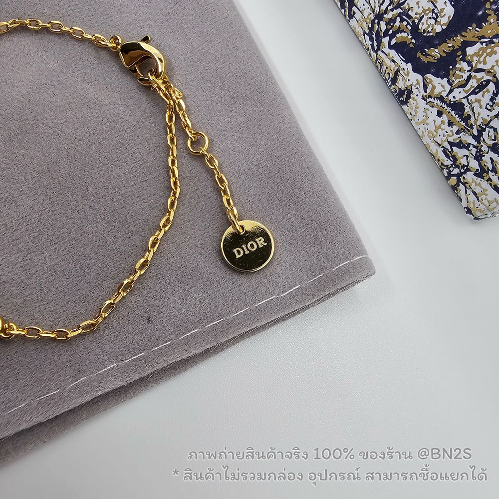 สร้อยแขน DIOR PETIT CD STAR CRYSTAL BRACELET จี้ดาวประดับคริสตัล งานสวย 1:1 จี้ CD ปรับความยาวได้ พร้อมส่งในไทย งาน 1:1 ไม่รวมกล่อง ยาว 16 ซม. เพิ่มได้อีก 3 ซม. ฟรีถุงกระดาษ ซองซิปล็อค ปั๊มแบรนด์ สวยมาก