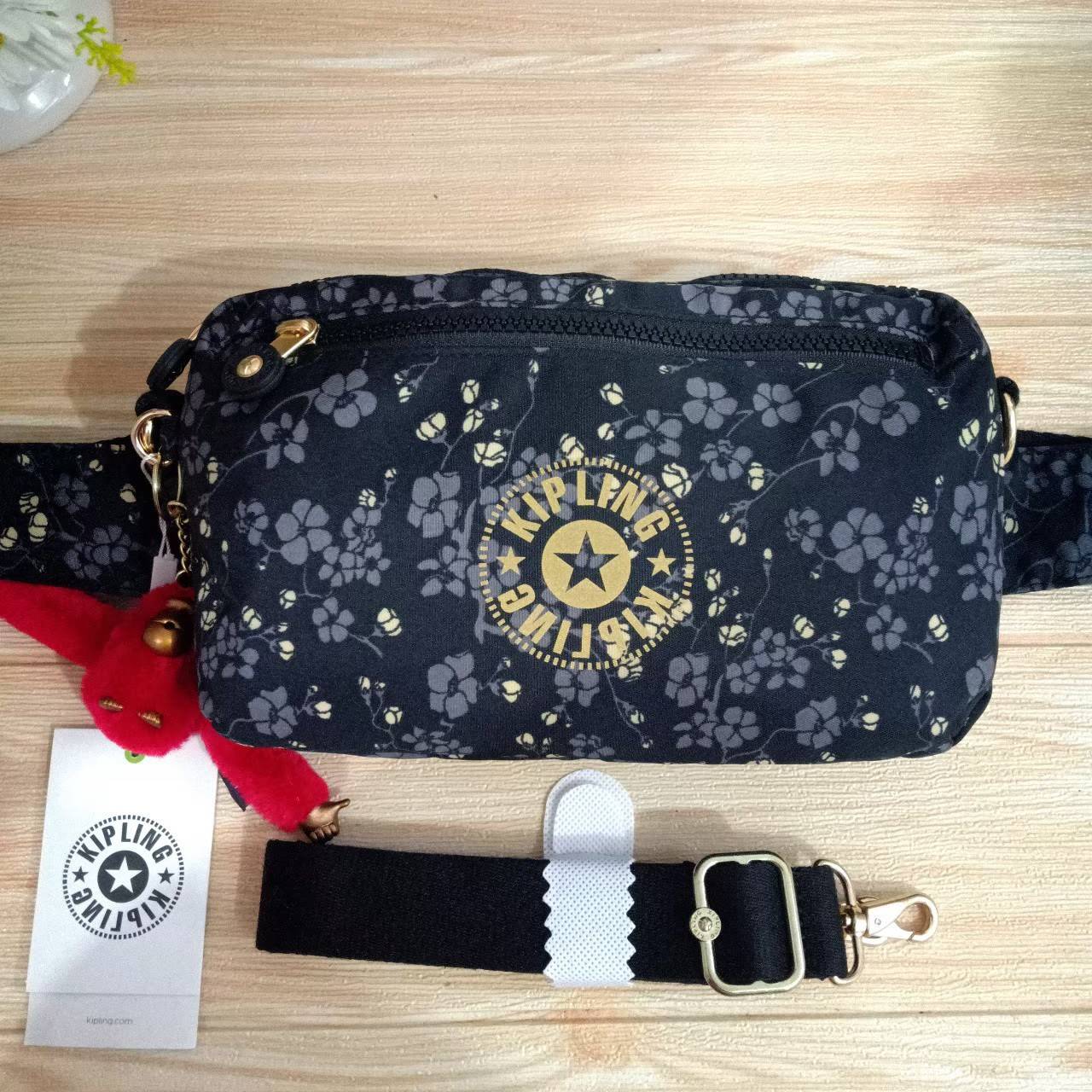 กระเป๋าสะพาย Kipling รุ่น Halima convertible