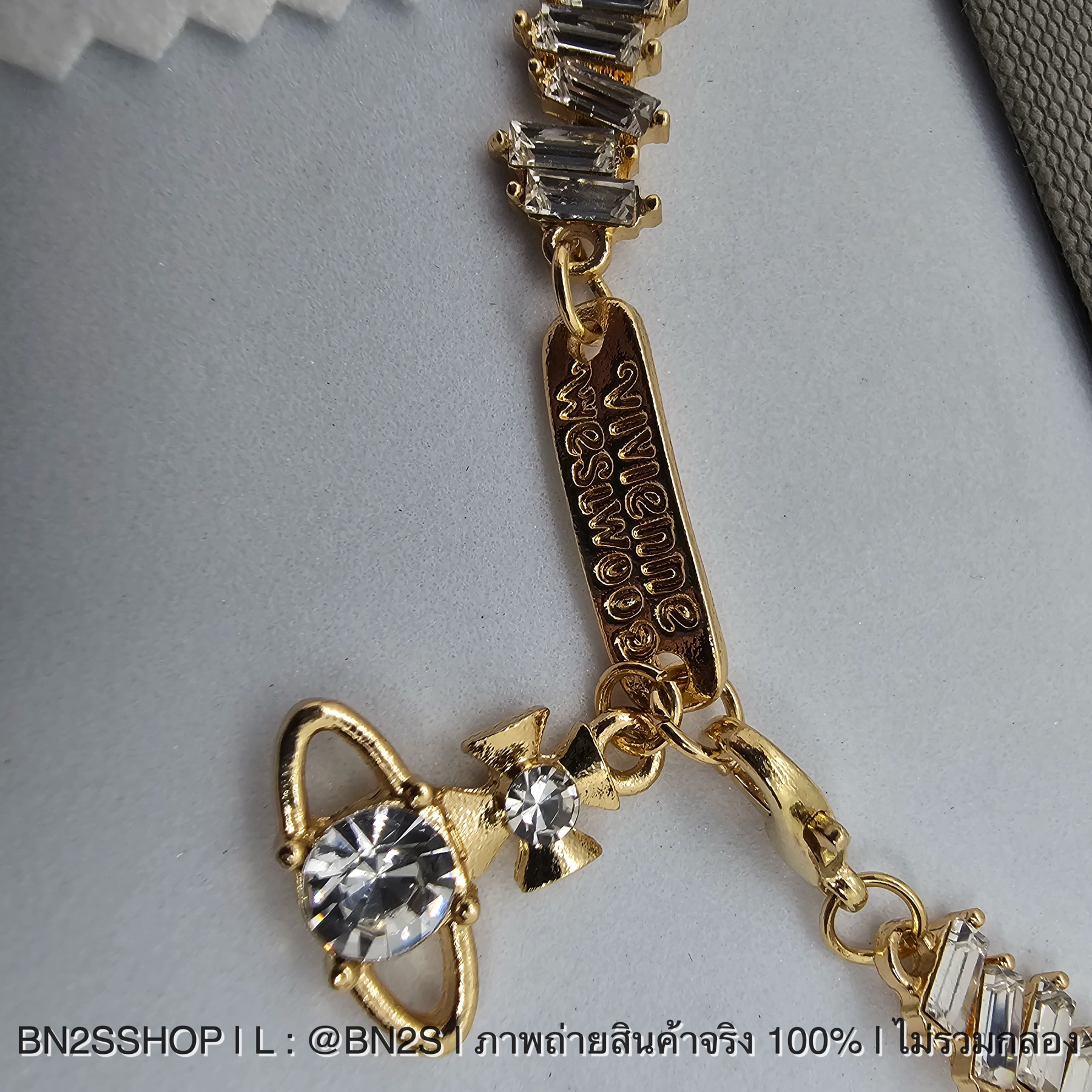 สีทอง | Vivienne Westwood Womens Crystal Molly Choker Necklace สร้อยคอคริสตัล วิวเวียน งานปั๊มแผ่นโลโก้