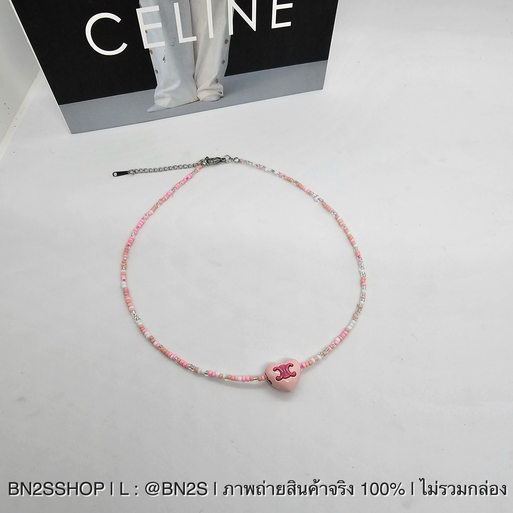 สีชมพู | สร้อยคอแฟชั่นลูกปัด Celine ใส่ไปเทียวทะเล ลูกปัดร้อยหลกสี จี้ห้อยรูปหัวใจ ติดโลโก้ Triomphe