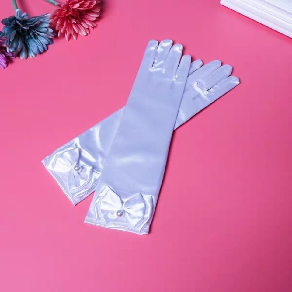 ถุงมือเด็กออกงานสีขาว หรือใช้ในการแสดง แบบกึ่งยาว ติดโบว์และมุกน่ารัก ยืิดได้ สำหรับเด็กอายุ 4-12ขวบ ก่อนยืดยาว 11 นิ้ว กว้าง3 นิ้ว