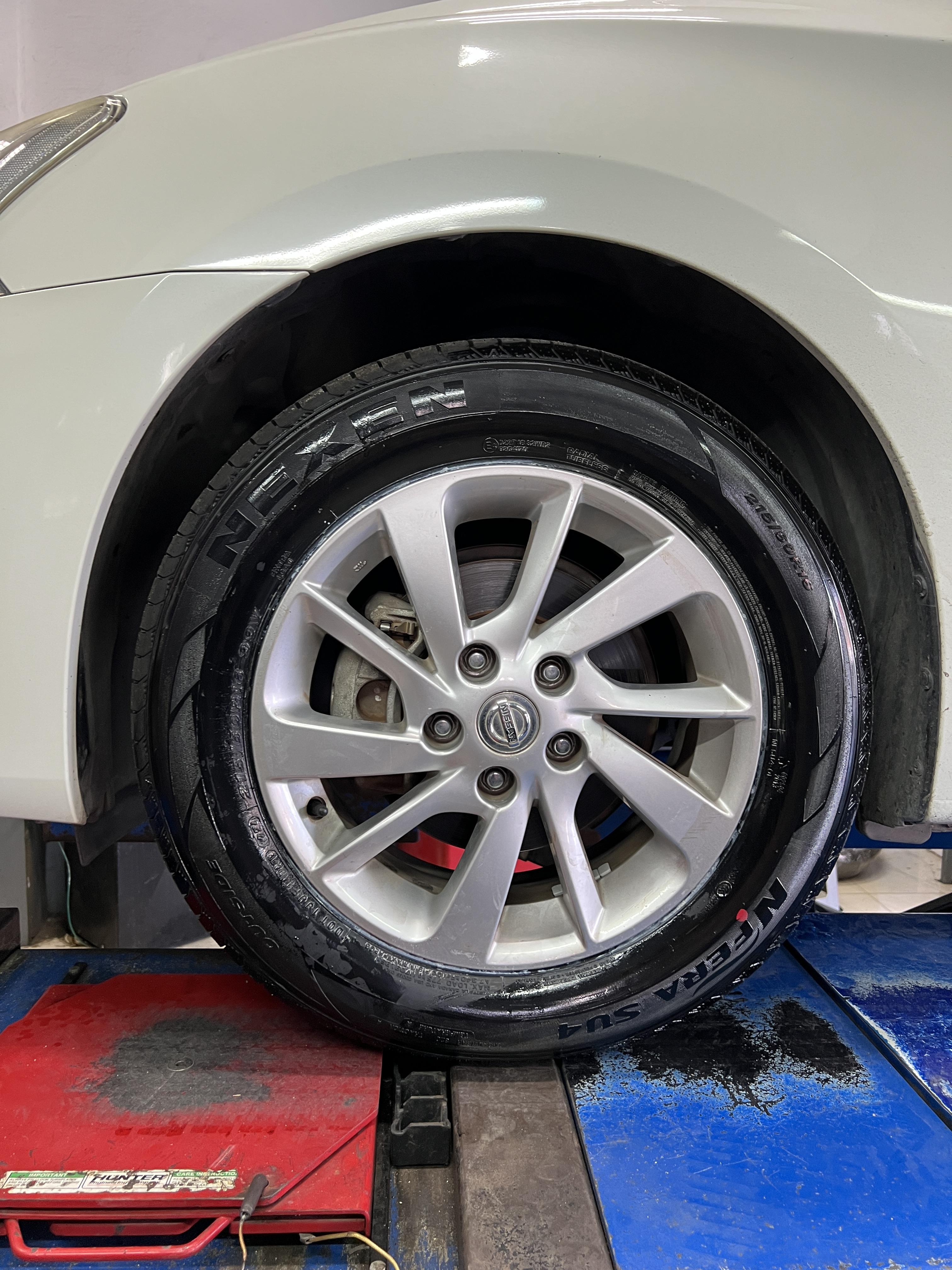 NISSAN SLYPHY เข้ารับบริการเปลี่ยนยางรถยนต์ [+] 𝗡𝗘𝗫𝗘𝗡 𝗡'𝗙𝗘𝗥𝗔 𝗦𝗨4 215/60R16 *เฉาพาะ NEXEN ประกันยาง 1 ปี หรือ 25,000 กม. บาด บวม เบียด แตก ระเบิด เปลี่ยนเส้นใหม่ ครับ *เพื่อความสะดวกในการรับบริการ นัดหมายเวลาก่อนเข้ารับบริการทุกครั้งครับ 𝙊𝙪𝙧 𝙎𝙚𝙧𝙫𝙞𝙘𝙚 บริการทางร้านเรารับทำอะไรบ้าง 🔧 มียางรถยนต์ทุกยี่ห้อให้เลือกซื้อ 🔧 โช้คอัพ สปริง 🔧 เช็คช่วงล่าง แก้ปัญหาให้ตรงจุด 🔧 ติดตั้งยางแบบไร้รอย 100% 🔧 บริการสลับยาง ตามอายุ 🔧 บริการล้างลิ้นปีกผีเสื้อ 🔧 บริการเช็คระยะรถยนต์ 🔧 เปลี่ยนถ่ายของเหลวทั้งระบบ 🔧 ตั้งศูนย์ด้วยเครื่อง HUNTER นำเข้าจาก USA สอบถามข้อมูลเพิ่มเติม หรือนัดหมายเข้ารับบริการ ☎️ : 08-6569-1915 ☎️ : 08-6544-5963 Line id : @88rw Tiktok : https://www.tiktok.com/@88rwycrr Youtube : https://youtube.com/@88rw Facebook : https://www.facebook.com/88rwtire Location : https://goo.gl/maps/HrNUAZXPN94KvxZ98?coh=178573&entry=tt #รถยนต์มีปัญหาไม่รู้ต้องแก้ตรงไหน ทางเรายินดี ตรวจหาปัญหาและหาวิธีแก้ บอกลูกค้าก่อนลงมือทำเสมอราคาเป็นธรรมไม่เอาเปรียบ สบายใจคุณลูกค้า ร้านยางเจริญรุ่งเรือง ยินดีต้อนรับครับ