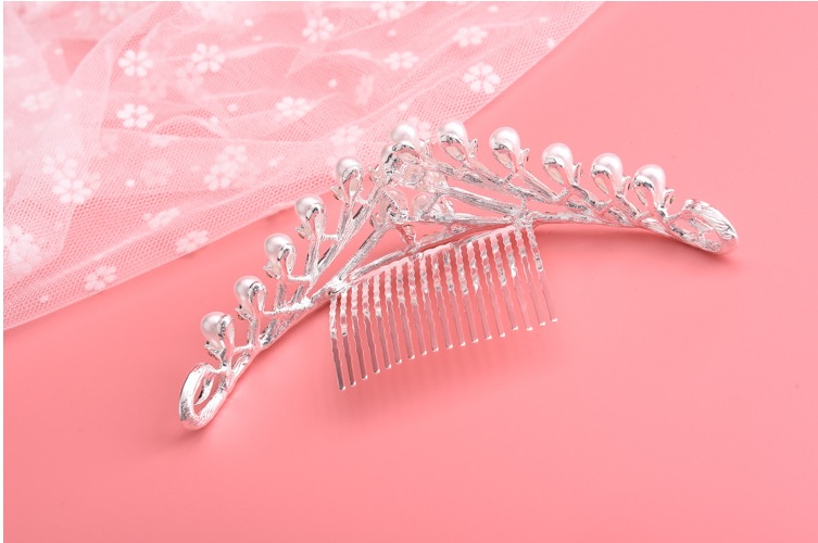 มงกุฏขนาดรองใหญ่ ขนาด กว้าง 15 สูง 4 ซม. แบบหวีปักได้เลย ประดับมุขสวยโดดเด่น #พร้อมส่ง