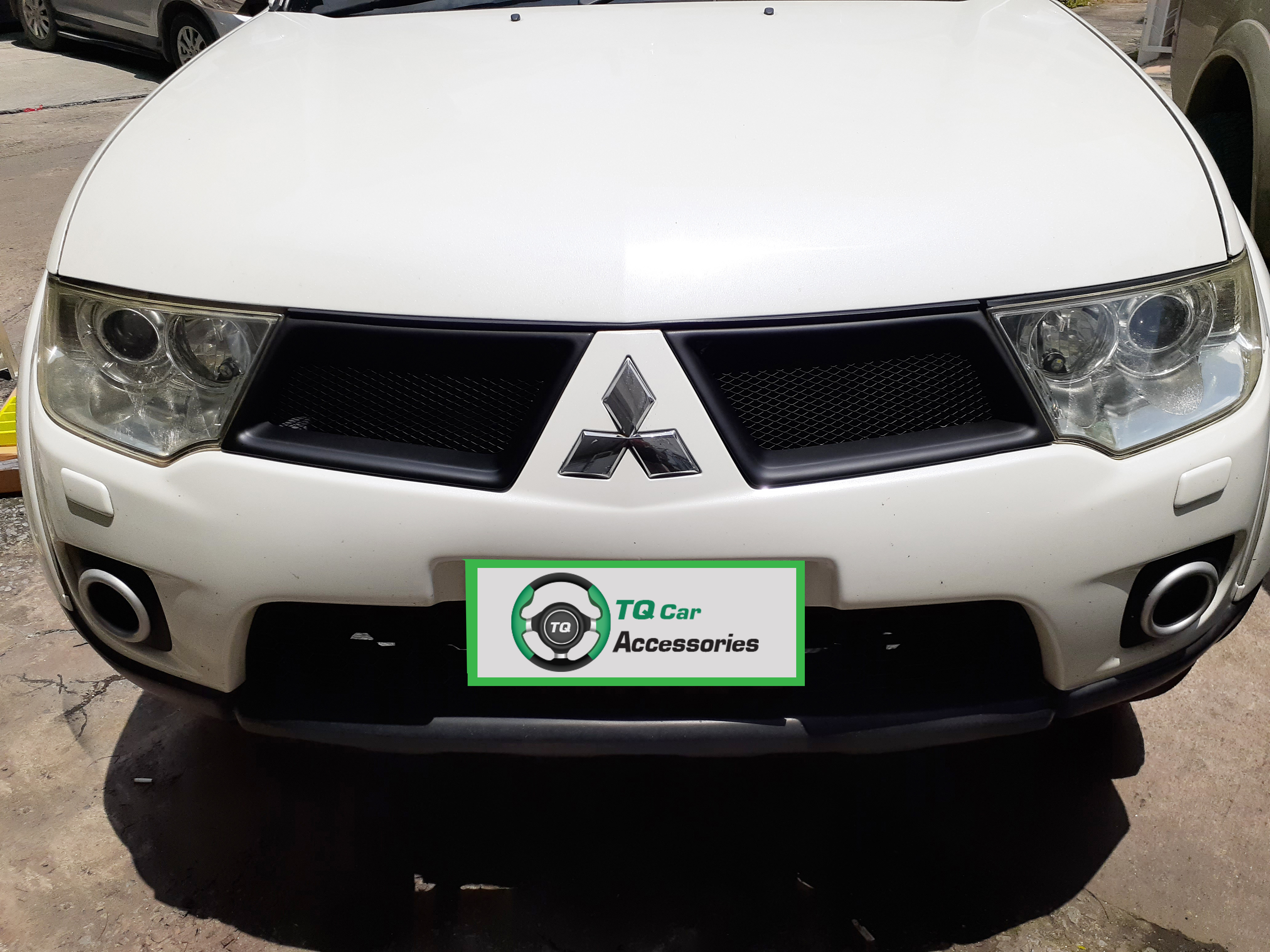 กระจังหน้า+Logo Mitsubishi PAJERO ปี2008-2013 สีดำด้าน ตรงรุ่น รับประกันสินค้า