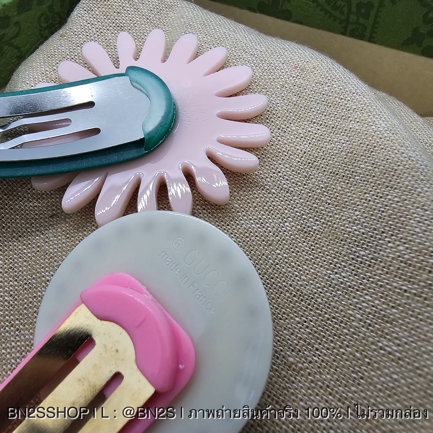 Gucci Gucci Kids Flower Appliqué Hair Clip กิ๊บหนีบผมกุชชี้ รูปดอกทานตะวัน
