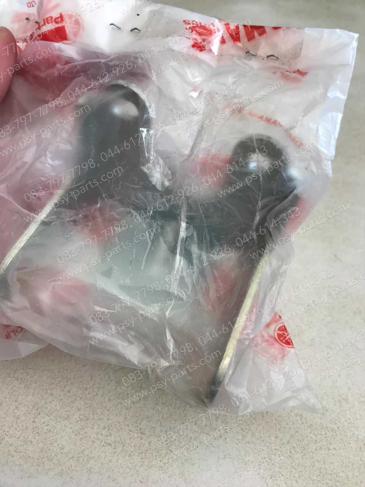 บานพับเบาะ SPARK NANO แท้ๆ 50P-F4726-00