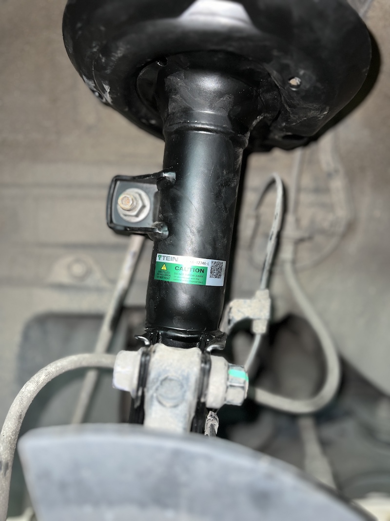 Toyota Altis2020+ ติดตั้งโช้คอัพ Tein EnduraPro Basic พร้อมอะไหล่ส่วนควบใหม่ทั้งหมด สิ่งที่จะได้รับหลังจากติดตั้ง: ฟีลลิ่งหนึบแน่นสไตล์ญี่ปุ่น: โช้คอัพ Tein EnduraPro Basic ให้ความหนึบแน่นที่เหนือกว่าโช้คเดิม แต่ยังคงความนุ่มนวลไว้ เทคโนโลยี H.B.S.: ช่วยดูดซับแรงกระแทกในจังหวะยุบตัวสุด ลดอาการกระดอนเมื่อเจอหลุมหรือคอสะพาน คุณภาพมาตรฐาน OEM: ผลิตจากวัสดุคุณภาพสูง ทนทาน และติดตั้งแทนของเดิมได้ทันที ไม่ต้องดัดแปลง ความมั่นคงที่เพิ่มขึ้น: รถทรงตัวได้นิ่งขึ้น เข้าโค้งมั่นใจ ลดอาการโคลงเคลง เหมาะสำหรับใคร? เจ้าของ Altis รุ่นใหม่ที่ต้องการความหนึบและมั่นคงในการขับขี่ประจำวัน ผู้ที่ต้องการอัปเกรดความทนทานและความปลอดภัยของช่วงล่าง โดยไม่ต้องการโหลดเตี้ย 👉 สำหรับเจ้าของ Altis ที่อยากได้ฟีลลิ่งขับขี่ที่มั่นใจกว่าเดิม Tein EnduraPro Basic คือคำตอบ! 📌 สอบถามข้อมูลเพิ่มเติม หรือนัดหมายเข้ารับบริการ ☎️ : 08-6569-1915 ☎️ : 08-6544-5963 💬 Line id : @88rw 📍 Location : https://goo.gl/maps/HrNUAZXPN94KvxZ98 🌐 Facebook : https://www.facebook.com/88rwtire #Toyota #Altis #Altis2020 #Tein #EnduraPro #โช้คอัพ #ช่วงล่าง #ยางเจริญรุ่งเรือง #นนทบุรี #งามวงศ์วาน #ยางรถยนต์นนทบุรี #ช่วงล่างรถยนต์ #โช้คอัพรถยนต์