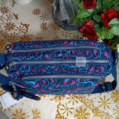 SALE! คิปลิ้ง Kipling กระเป๋าสะพายข้างReth