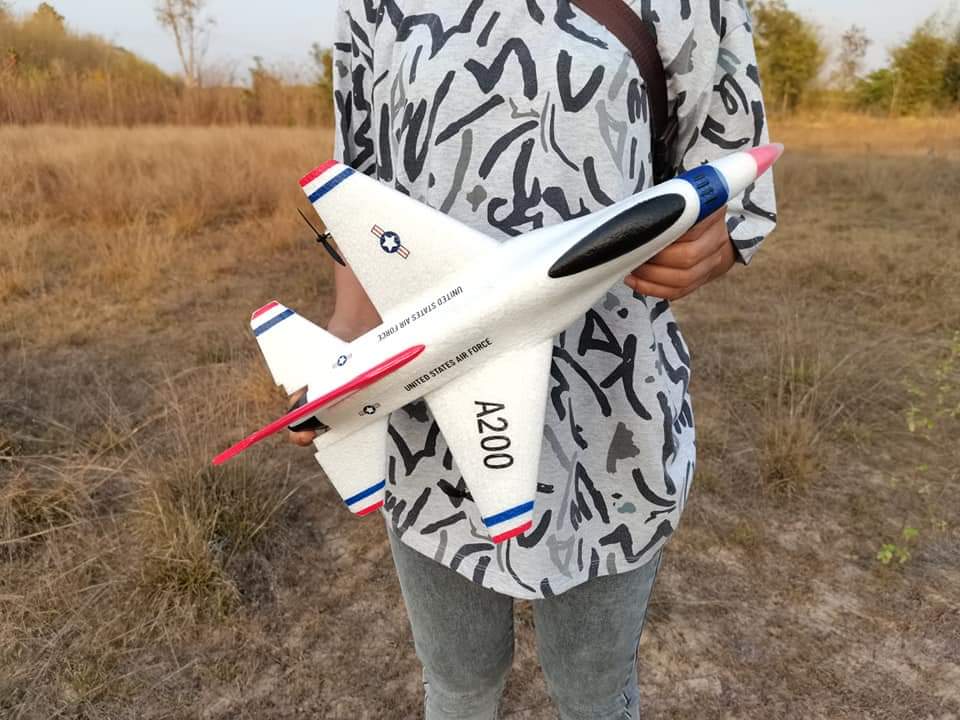 เครื่องบินบังคับวิทยุ XK A200 (F-16B) เครื่องบิน RC แบตเตอรี่ 3.7 V 300MAH ระบบไจโล ชุดพร้อมบิน