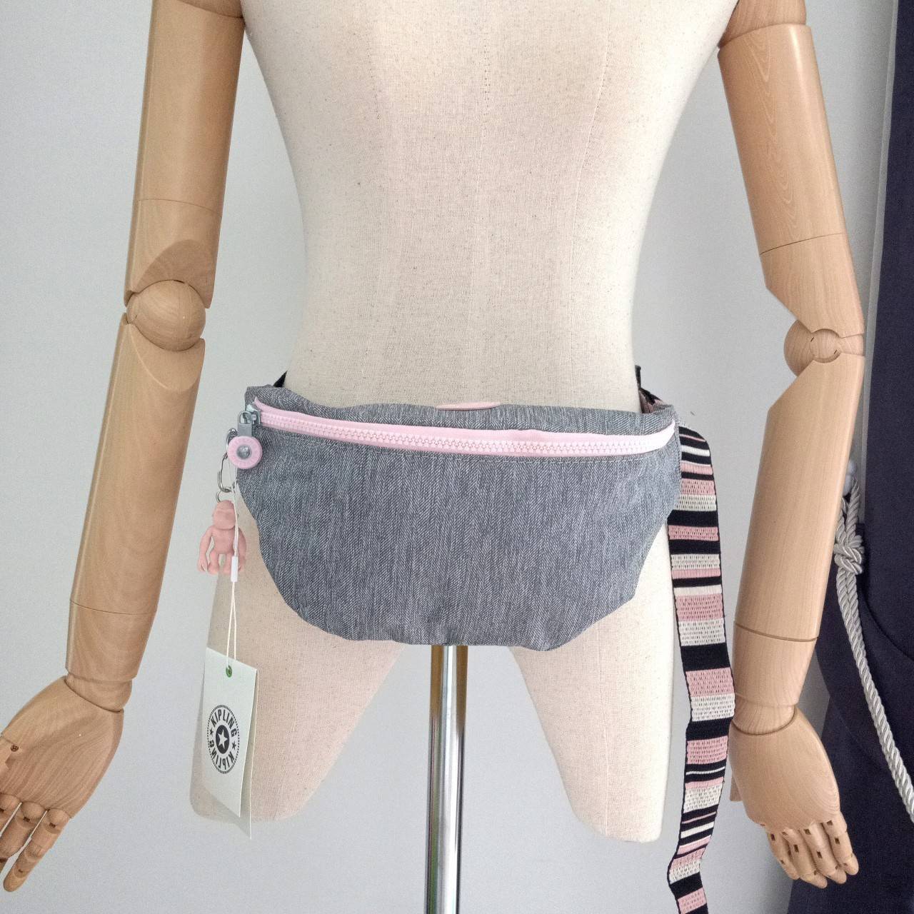 KIPLING กระเป๋าสะพาย กระเป๋าคิปลิ้ง Pac Man Fresh Waist Pack