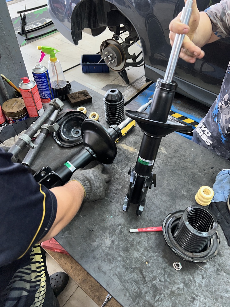 Subaru Forester SJ | โช้คอัพ Tein EnduraPro Basic | คืนความหนึบแน่น มั่นใจทุกโค้ง - ยางเจริญรุ่งเรือง นนทบุรี Subaru Forester SJ คันนี้...อัปเกรดความหนึบ คืนฟีลลิ่ง AWD ที่แท้จริง! ✨ ใครใช้ Subaru Forester SJ (รุ่นปี 2013-2018) แล้วรู้สึกว่าช่วงล่างเริ่มยวบยาบ โยนตัวมาก หรือไม่มั่นใจเมื่อเข้าโค้ง... ถึงเวลาเปลี่ยนโช้คอัพใหม่ เพื่อการขับขี่ที่มั่นใจและสบายกว่าที่เคย! เราขอแนะนำชุดอัปเกรดโช้คอัพที่ครบจบในชุดเดียว! ติดตั้งโช้คอัพ Tein EnduraPro Basic พร้อมอะไหล่ส่วนควบใหม่ครบชุด สิ่งที่จะได้รับหลังจากติดตั้ง: ฟีลลิ่งหนึบแน่นสไตล์ญี่ปุ่น: โช้คอัพ Tein EnduraPro Basic ให้ความหนึบแน่นที่เหนือกว่าโช้คเดิม แต่ยังคงความนุ่มนวลไว้ เทคโนโลยี H.B.S.: ช่วยดูดซับแรงกระแทกในจังหวะยุบตัวสุด ลดอาการกระดอนเมื่อเจอหลุมหรือคอสะพาน คุณภาพมาตรฐาน OEM: ผลิตจากวัสดุคุณภาพสูง ทนทาน และติดตั้งแทนของเดิมได้ทันที ไม่ต้องดัดแปลง ความมั่นคงที่เพิ่มขึ้น: รถทรงตัวได้นิ่งขึ้น เข้าโค้งมั่นใจ ลดอาการโคลงเคลงของรถ SUV เหมาะสำหรับใคร? เจ้าของ Forester SJ ที่ต้องการความหนึบและมั่นคงในการขับขี่ประจำวัน ผู้ที่ต้องการอัปเกรดความทนทานและความปลอดภัยของช่วงล่าง โดยไม่ต้องการโหลดเตี้ย 👉 สำหรับเจ้าของ Forester ที่อยากได้ฟีลลิ่งขับขี่ที่มั่นใจกว่าเดิม Tein EnduraPro Basic คือคำตอบ! 📌 สอบถามข้อมูลเพิ่มเติม หรือนัดหมายเข้ารับบริการ ☎️ : 08-6569-1915 ☎️ : 08-6544-5963 💬 Line id : @88rw 📍 Location : https://goo.gl/maps/HrNUAZXPN94KvxZ98 🌐 Facebook : https://www.facebook.com/88rwtire #Subaru #Forester #ForesterSJ #Tein #EnduraPro #โช้คอัพ #ช่วงล่าง #ยางเจริญรุ่งเรือง #นนทบุรี #งามวงศ์วาน #ตั้งศูนย์ #อะไหล่ช่วงล่าง Subaru Forester SJ | โช้คอัพ Tein EnduraPro Basic | คืนความหนึบแน่น มั่นใจทุกโค้ง - ยางเจริญรุ่งเรือง นนทบุรี Subaru Forester SJ คันนี้...อัปเกรดความหนึบ คืนฟีลลิ่ง AWD ที่แท้จริง! ✨ ใครใช้ Subaru Forester SJ (รุ่นปี 2013-2018) แล้วรู้สึกว่าช่วงล่างเริ่มยวบยาบ โยนตัวมาก หรือไม่มั่นใจเมื่อเข้าโค้ง... ถึงเวลาเปลี่ยนโช้คอัพใหม่ เพื่อการขับขี่ที่มั่นใจและสบายกว่าที่เคย! เราขอแนะนำชุดอัปเกรดโช้คอัพที่ครบจบในชุดเดียว! ติดตั้งโช้คอัพ Tein EnduraPro Basic พร้อมอะไหล่ส่วนควบใหม่ครบชุด สิ่งที่จะได้รับหลังจากติดตั้ง: ฟีลลิ่งหนึบแน่นสไตล์ญี่ปุ่น: โช้คอัพ Tein EnduraPro Basic ให้ความหนึบแน่นที่เหนือกว่าโช้คเดิม แต่ยังคงความนุ่มนวลไว้ เทคโนโลยี H.B.S.: ช่วยดูดซับแรงกระแทกในจังหวะยุบตัวสุด ลดอาการกระดอนเมื่อเจอหลุมหรือคอสะพาน คุณภาพมาตรฐาน OEM: ผลิตจากวัสดุคุณภาพสูง ทนทาน และติดตั้งแทนของเดิมได้ทันที ไม่ต้องดัดแปลง ความมั่นคงที่เพิ่มขึ้น: รถทรงตัวได้นิ่งขึ้น เข้าโค้งมั่นใจ ลดอาการโคลงเคลงของรถ SUV เหมาะสำหรับใคร? เจ้าของ Forester SJ ที่ต้องการความหนึบและมั่นคงในการขับขี่ประจำวัน ผู้ที่ต้องการอัปเกรดความทนทานและความปลอดภัยของช่วงล่าง โดยไม่ต้องการโหลดเตี้ย 👉 สำหรับเจ้าของ Forester ที่อยากได้ฟีลลิ่งขับขี่ที่มั่นใจกว่าเดิม Tein EnduraPro Basic คือคำตอบ! 📌 สอบถามข้อมูลเพิ่มเติม หรือนัดหมายเข้ารับบริการ ☎️ : 08-6569-1915 ☎️ : 08-6544-5963 💬 Line id : @88rw 📍 Location : https://goo.gl/maps/HrNUAZXPN94KvxZ98 🌐 Facebook : https://www.facebook.com/88rwtire #Subaru #Forester #ForesterSJ #Tein #EnduraPro #โช้คอัพ #ช่วงล่าง #ยางเจริญรุ่งเรือง #นนทบุรี #งามวงศ์วาน #ตั้งศูนย์ #อะไหล่ช่วงล่าง