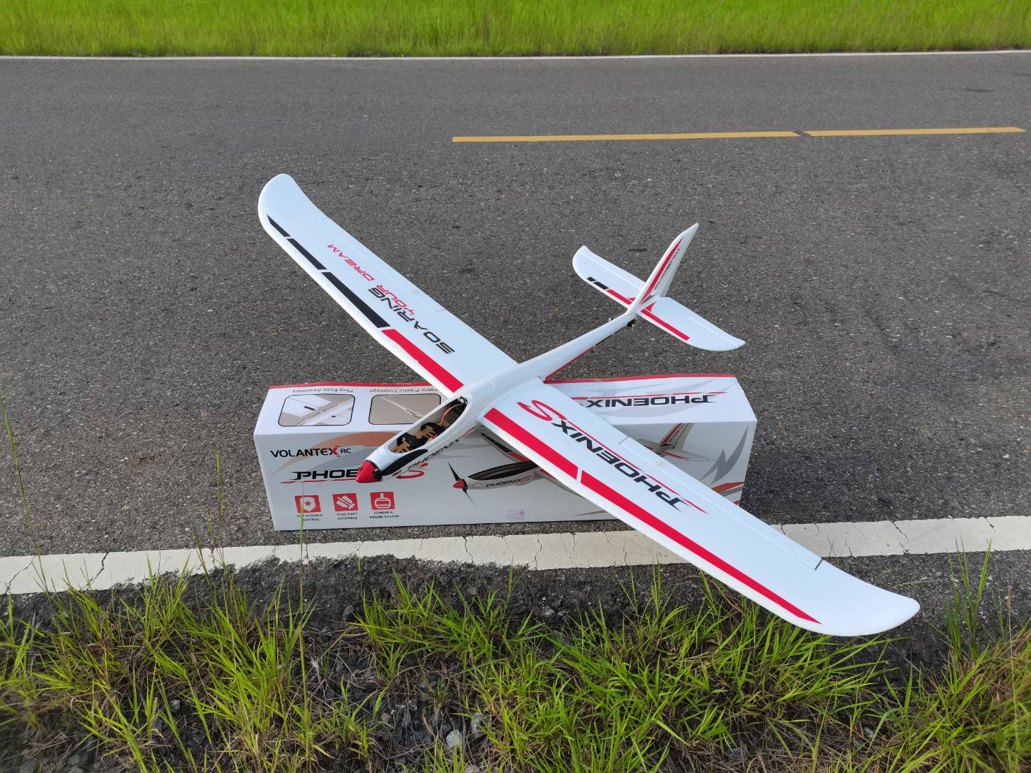 เครื่องร่อนลำยัก Volantex RC Phoenix 1.6m Glider ( V742-6 2.4GHZ 4CH สินค้าลำใหญ่บินดีมากๆ )มีระบบควบคุมการบินที่ดีเยี่ยม เหมาะกับคนชอบบินนานๆ แบตเตอร์รี่ 7.4V 1500 MA/H พร้อมชุดชร์าจ