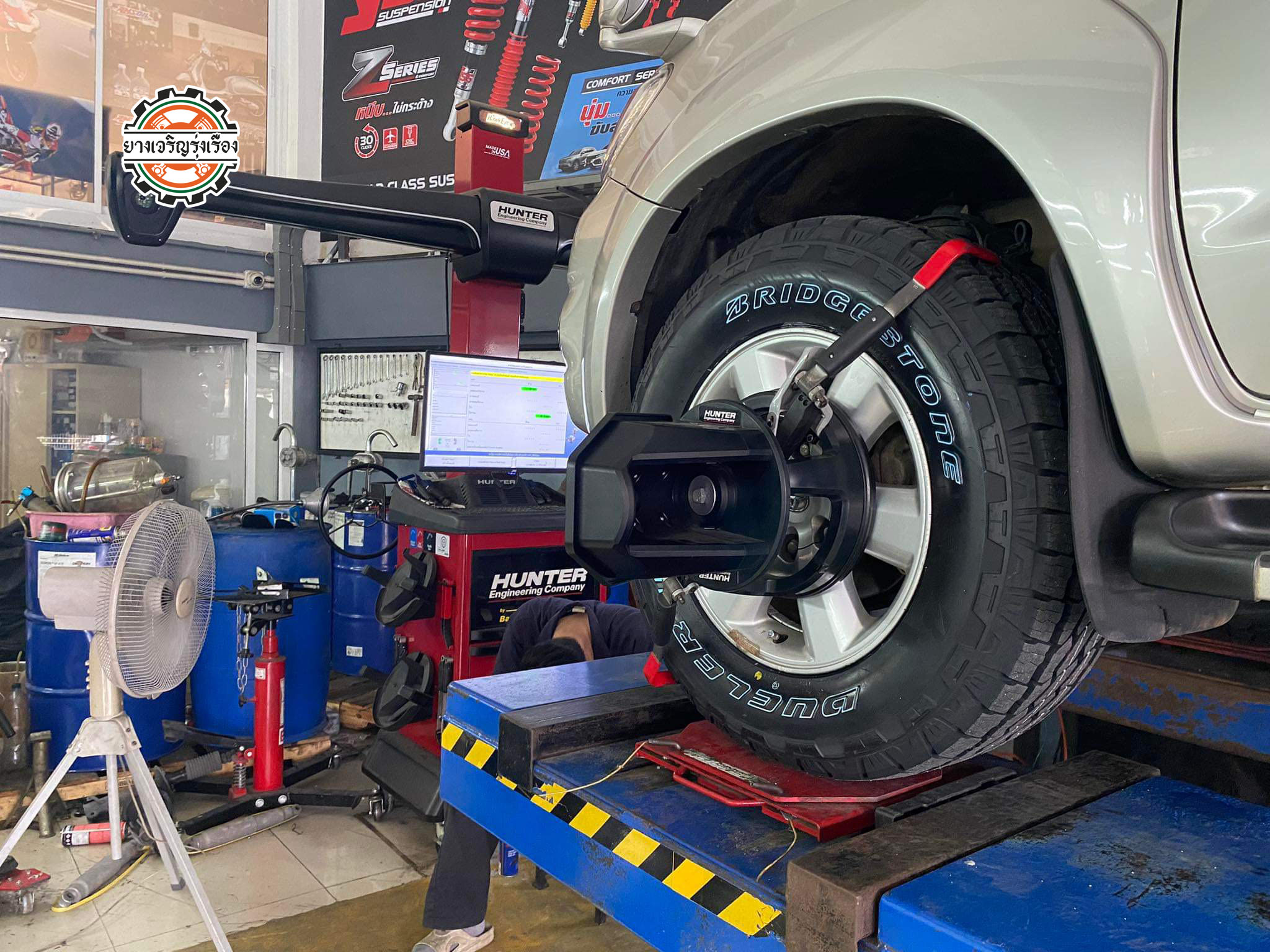TOYOTA VIGO เปลี่ยนยางใช้งาน Bridgestone ยางพรีเมี่ยม ใช้งานดี สบายใจ [+] Bridgestone DUELER ALL-TERRAIN AT002 [+] ขนาด 265/65R17 โปรโมชั่นราคาพิเศษ ติดต่อสอบถามเพิ่มเติม โทร : 08-6569-1915 บุ๊ก และทีมงาน ยินดีต้อนรับครับ 𝙊𝙪𝙧 𝙎𝙚𝙧𝙫𝙞𝙘𝙚 บริการทางร้าน เรารับทำอะไรบ้าง 🔧 ติดตั้งยางแบบไร้รอย 100% 🔧 บริการสลับยาง ตามอายุ 🔧 มียางรถยนต์ทุกยี่ห้อให้เลือกซื้อ 🔧 เช็คช่วงล่าง แก้ปัญหาให้ตรงจุด 🔧 บริการล้างลิ้นปีกผีเสื้อ 🔧 บริการเช็คระยะรถยนต์ 🔧 เปลี่ยนถ่ายของเหลวทั้งระบบ 🔧 ตั้งศูนย์ด้วยเครื่อง HUNTER นำเข้าจาก USA สอบถามข้อมูลเพิ่มเติม หรือนัดหมายเข้ารับบริการ Tel : 08-6569-1915 Tel : 08-6544-5963 Line id : @88rw Tiktok : https://www.tiktok.com/@88rwycrr Youtube : https://youtube.com/@88rw Facebook : https://www.facebook.com/88rwtire Location : https://goo.gl/maps/HrNUAZXPN94KvxZ98?coh=178573&entry=tt #รถยนต์มีปัญหาไม่รู้ต้องแก้ตรงไหน ทางเรายินดี ตรวจหาปัญหาและหาวิธีแก้ บอกลูกค้าก่อนลงมือทำเสมอราคาเป็นธรรมไม่เอาเปรียบ สบายใจคุณลูกค้า ---------------------------------- ดูแลให้คำปรึกษาทุกปัญหาคาใจ ไม่ทิ้งลูกค้า มีบริการหลังการขาย 【ให้ผู้เชี่ยวชาญของเรา ดูแลรถคุณ】 ร้านยางเจริญรุ่งเรือง ยินดีต้อนรับครับ #ยางรถยนต์ #Bridgestone #ECOPIA