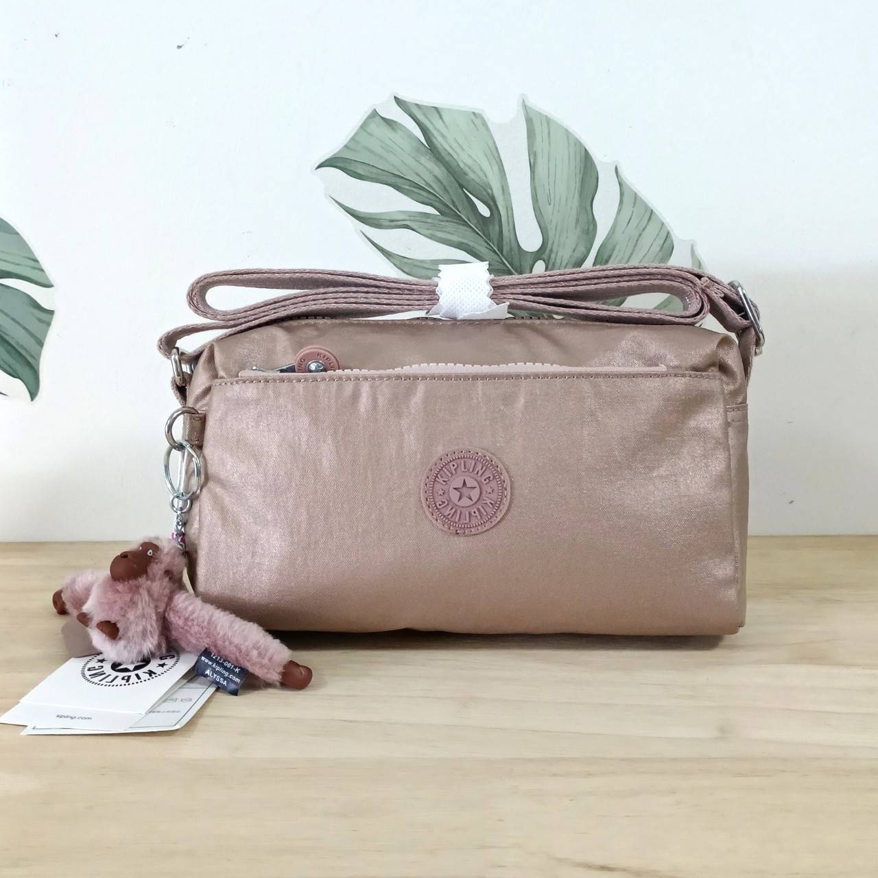 KIPLING คิปลิ้ง K16217 Seoul up sling bag คิปลิง กระเป๋าสะพายไหล่