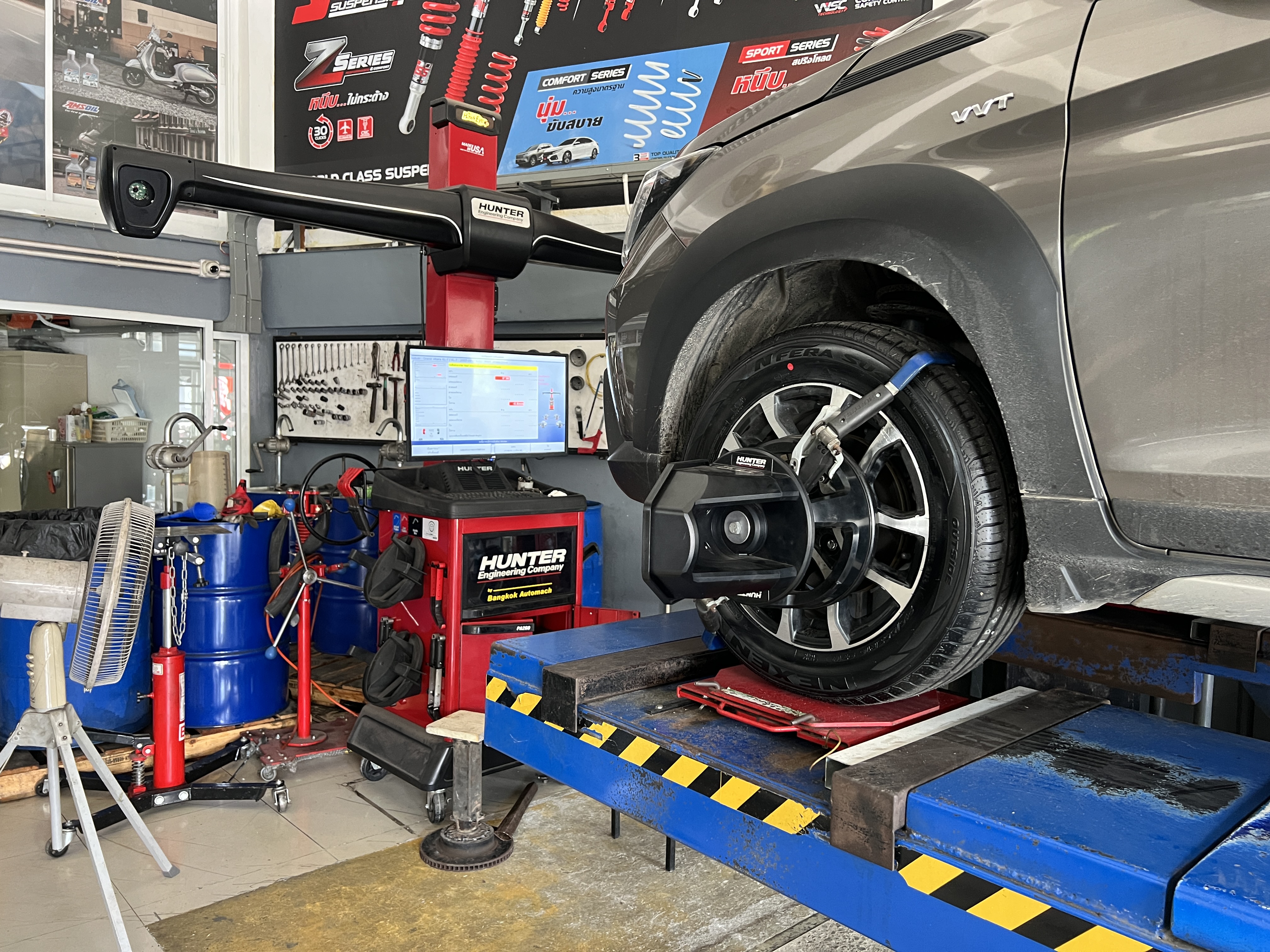 MAZDA 3 เปลี่ยนยางรถยนต์ใช้งานประจำวัน แทนของเดิมติดรถ [+] NEXEN N FERA 195/60R15 *ประกันยาง 1 ปีหรือ 25,000 กม. จากการใช้งาน *เพื่อความรวดเร็วในการเข้ารับบริการ แนะนำนัดหมายก่อนครับ 𝙊𝙪𝙧 𝙎𝙚𝙧𝙫𝙞𝙘𝙚 บริการทางร้านเรารับทำอะไรบ้าง 🔧 มียางรถยนต์ทุกยี่ห้อให้เลือกซื้อ 🔧 โช้คอัพ สปริง 🔧 เช็คช่วงล่าง แก้ปัญหาให้ตรงจุด 🔧 ติดตั้งยางแบบไร้รอย 100% 🔧 บริการสลับยาง ตามอายุ 🔧 บริการล้างลิ้นปีกผีเสื้อ 🔧 บริการเช็คระยะรถยนต์ 🔧 เปลี่ยนถ่ายของเหลวทั้งระบบ 🔧 ตั้งศูนย์ด้วยเครื่อง HUNTER นำเข้าจาก USA สอบถามข้อมูลเพิ่มเติม หรือนัดหมายเข้ารับบริการ ☎️ : 08-6569-1915 ☎️ : 08-6544-5963 Line id : @88rw Tiktok : https://www.tiktok.com/@88rwycrr Youtube : https://youtube.com/@88rw Facebook : https://www.facebook.com/88rwtire Location : https://goo.gl/maps/HrNUAZXPN94KvxZ98? #รถยนต์มีปัญหาไม่รู้ต้องแก้ตรงไหน ทางเรายินดี ตรวจหาปัญหาและหาวิธีแก้ บอกลูกค้าก่อนลงมือทำเสมอราคาเป็นธรรมไม่เอาเปรียบ สบายใจคุณลูกค้า ร้านยางเจริญรุ่งเรือง ยินดีต้อนรับครับ